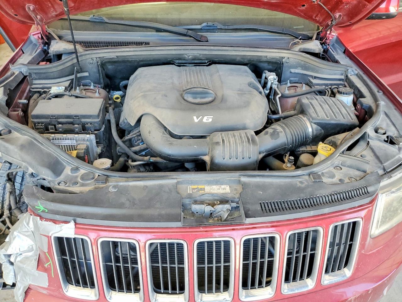2014 Jeep Grand Cherokee Laredo Red vin: 1C4RJEAG5EC394047