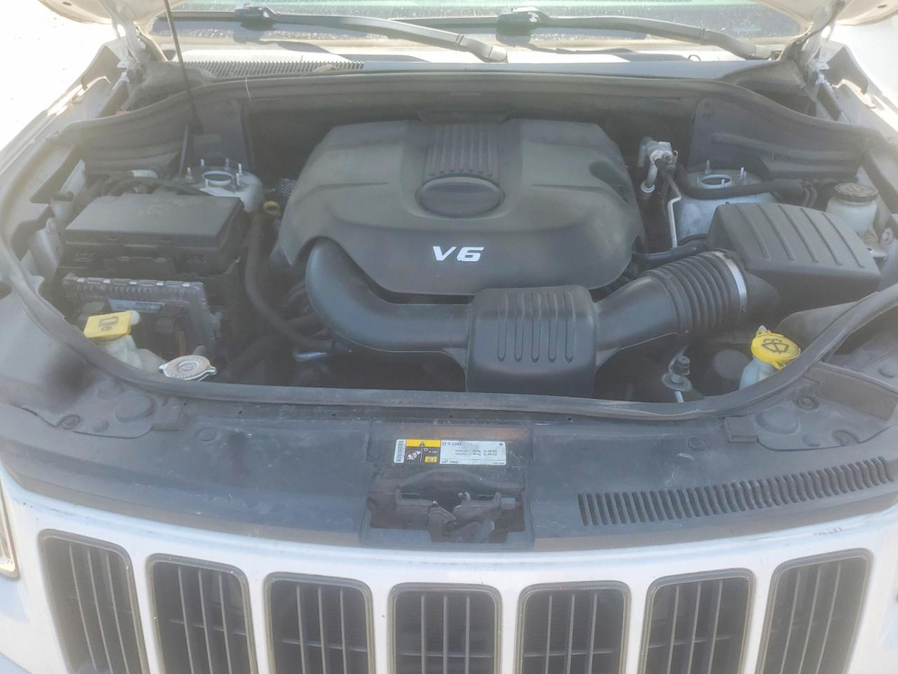 2014 Jeep Grand Cherokee Laredo White vin: 1C4RJEAG5EC424308