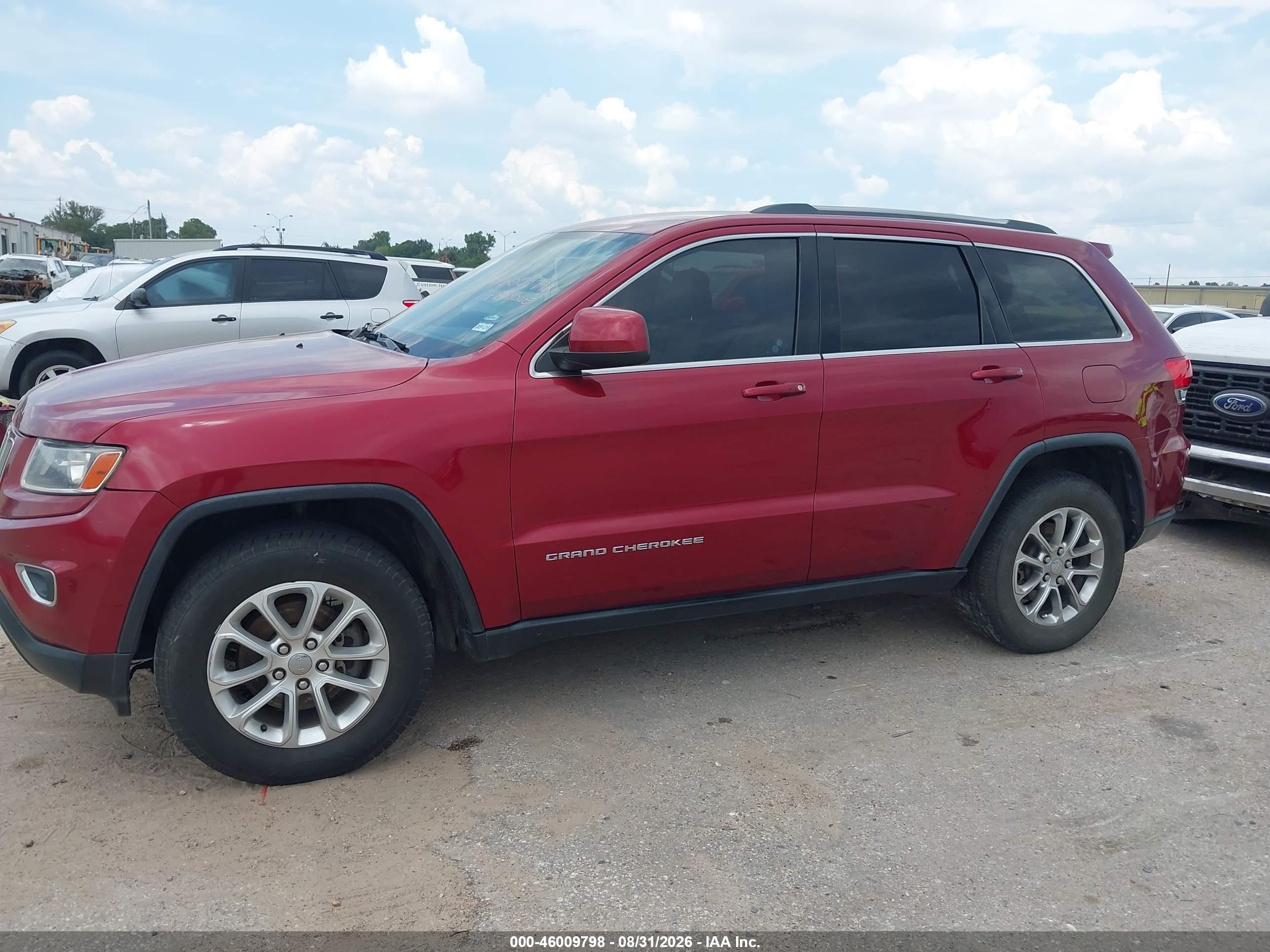 2015 Jeep Grand Cherokee Laredo Burgundy vin: 1C4RJEAG5FC152490