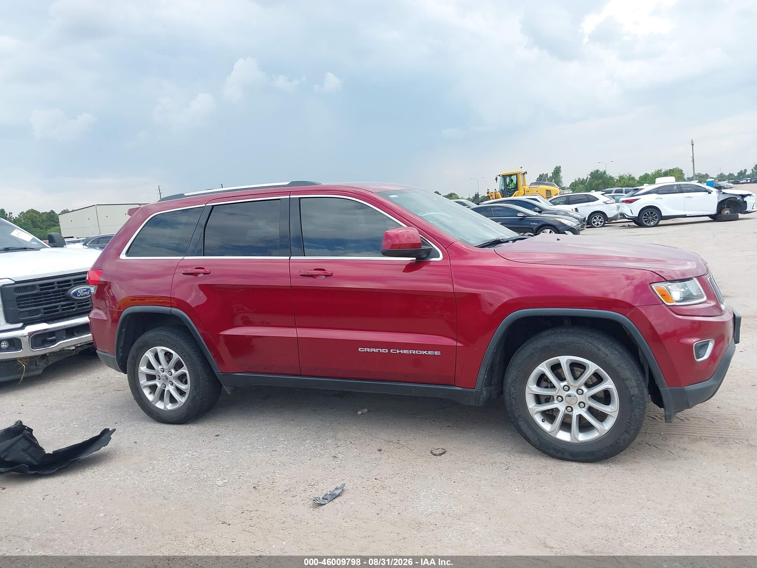2015 Jeep Grand Cherokee Laredo Burgundy vin: 1C4RJEAG5FC152490