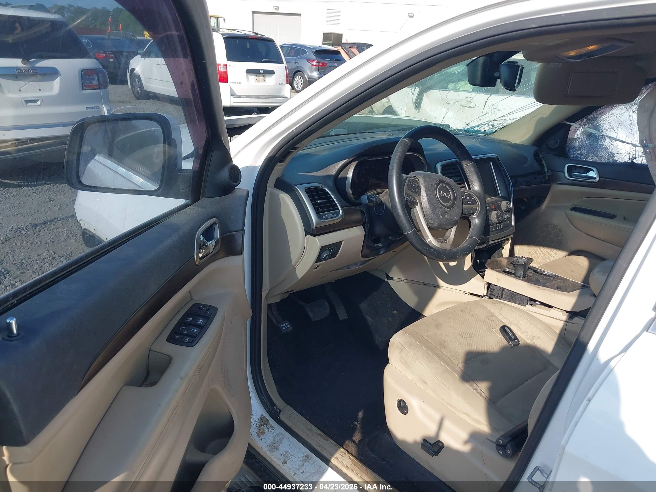 2015 Jeep Grand Cherokee Laredo White vin: 1C4RJEAG5FC219153