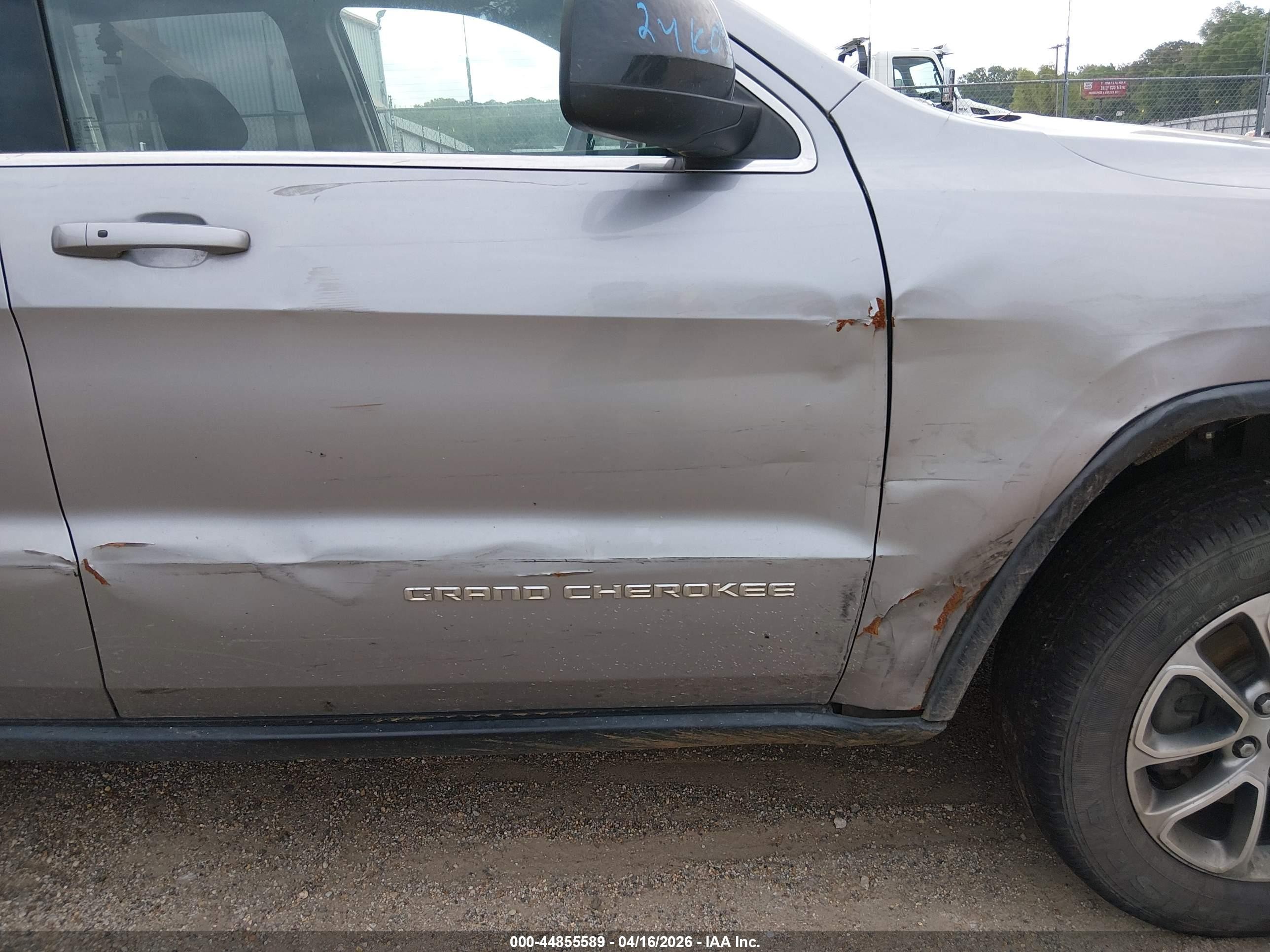 2015 Jeep Grand Cherokee Laredo Серебряный vin: 1C4RJEAG5FC220125