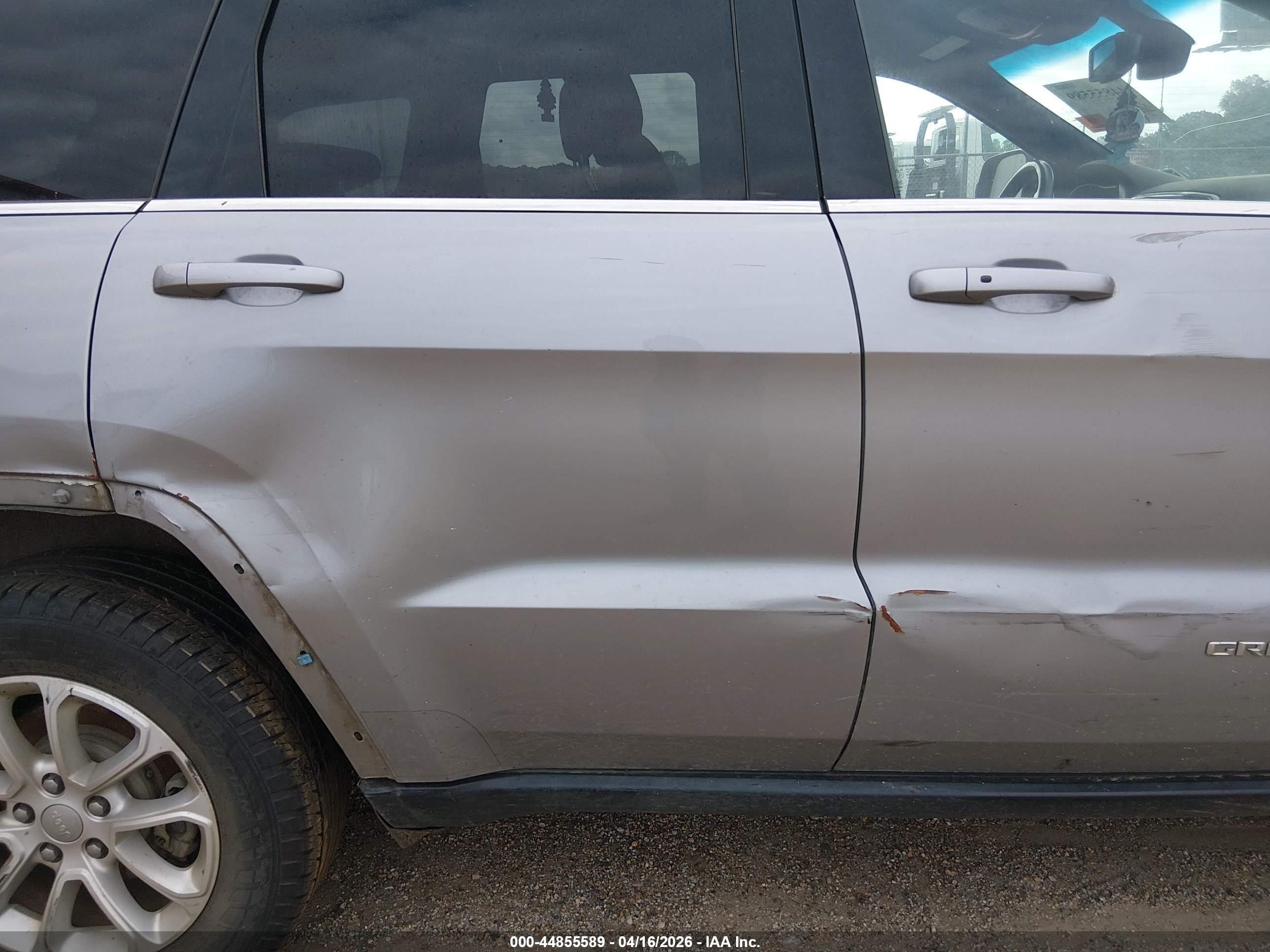 2015 Jeep Grand Cherokee Laredo Серебряный vin: 1C4RJEAG5FC220125
