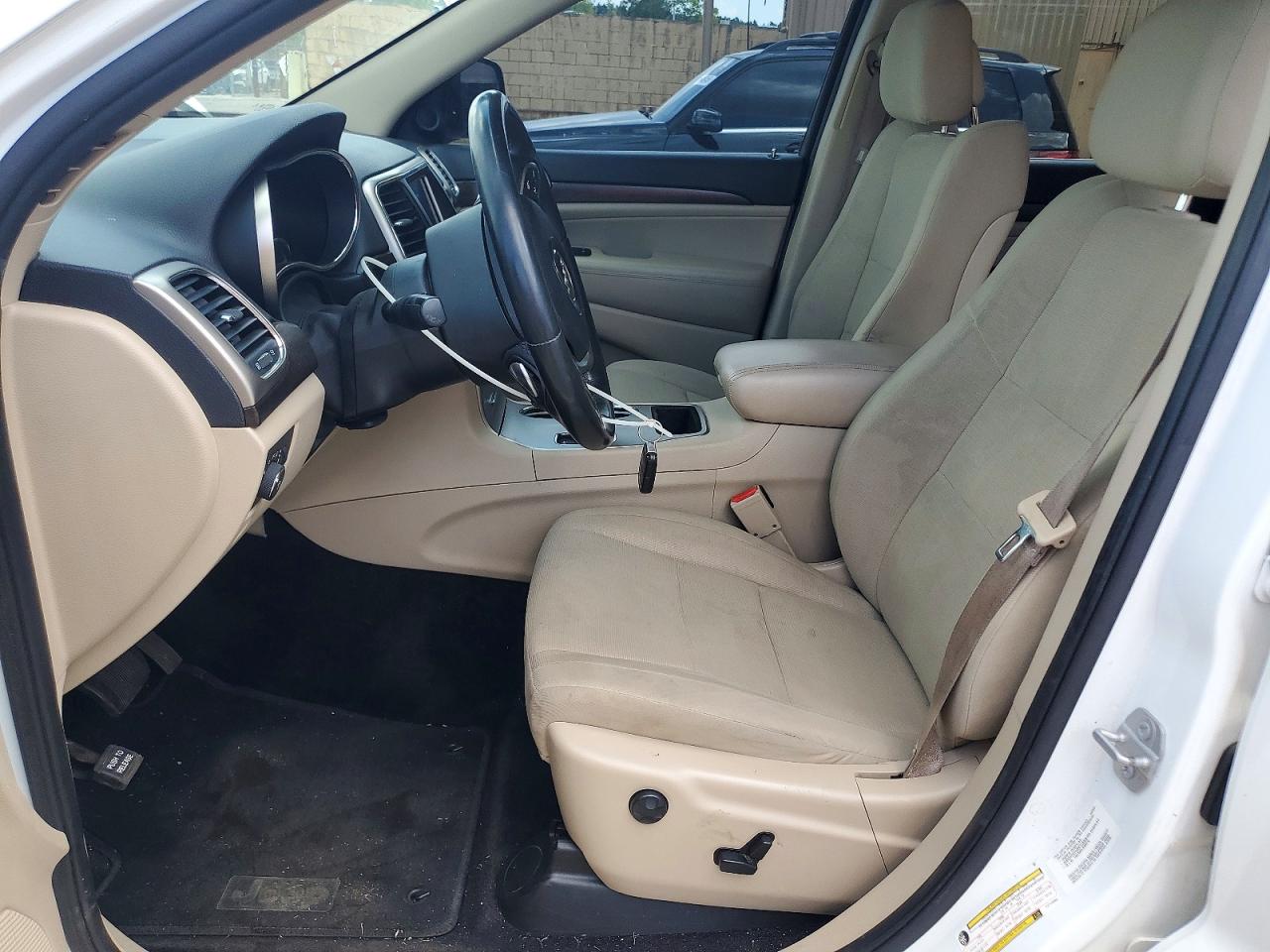 2015 Jeep Grand Cherokee Laredo White vin: 1C4RJEAG5FC714095