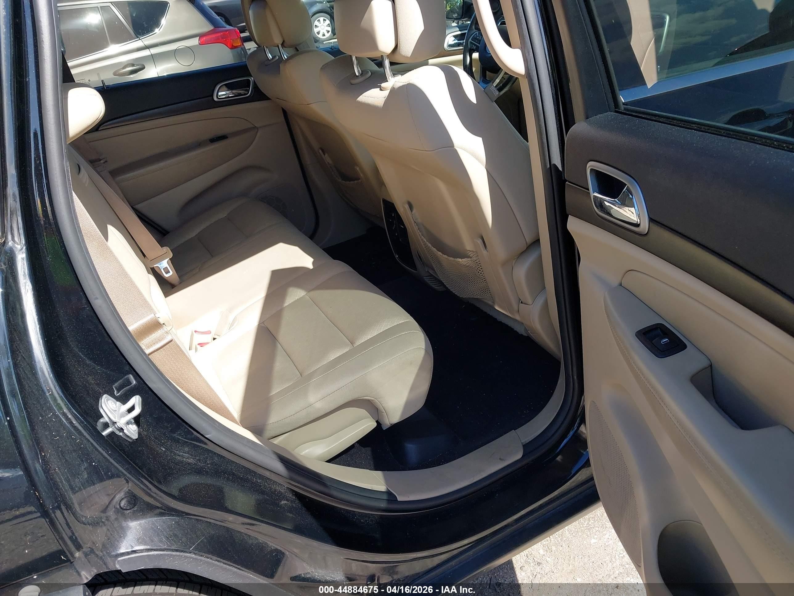2018 Jeep Grand Cherokee Laredo 4x2 Черный vin: 1C4RJEAG5JC300730