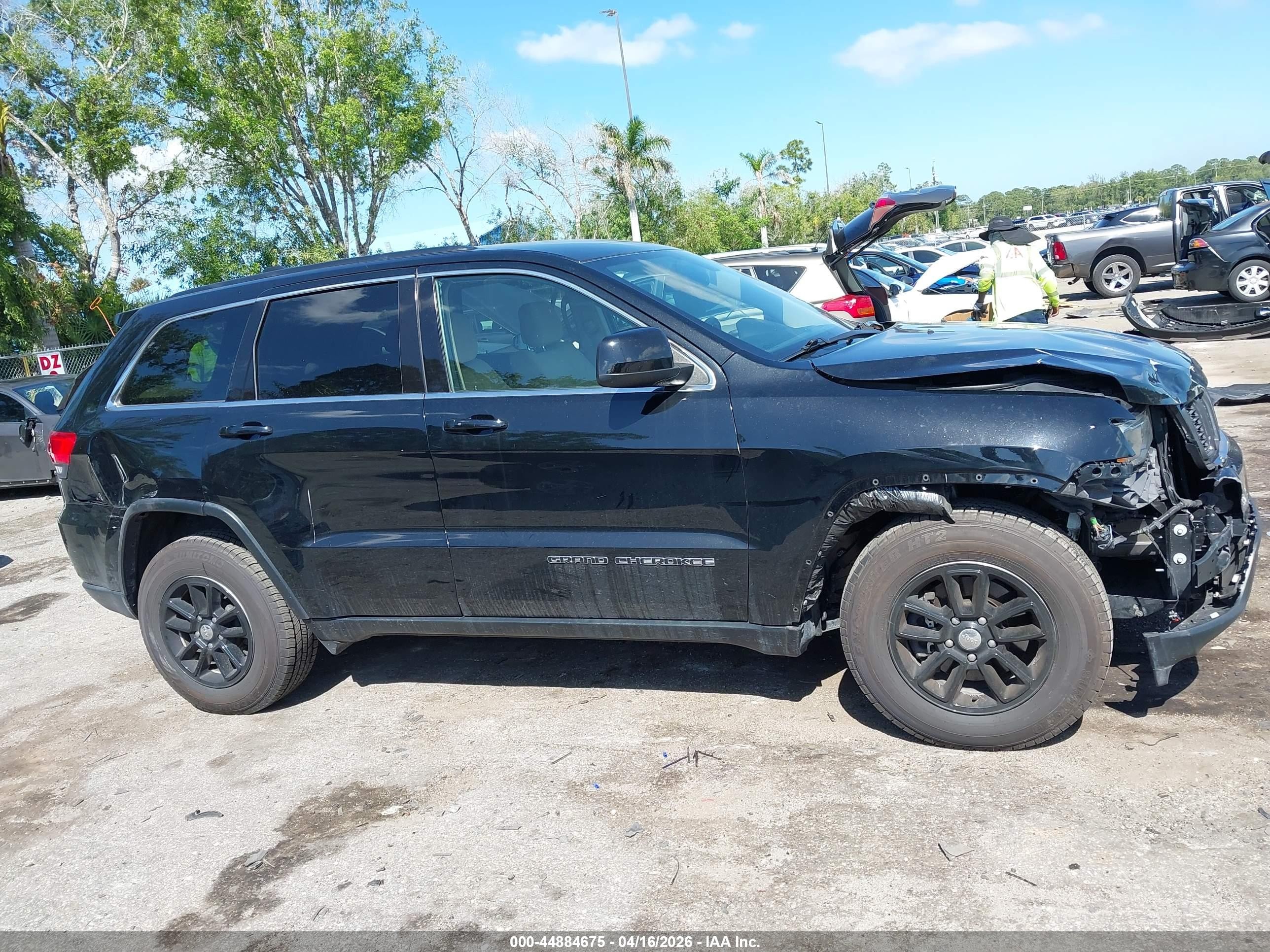 2018 Jeep Grand Cherokee Laredo 4x2 Черный vin: 1C4RJEAG5JC300730