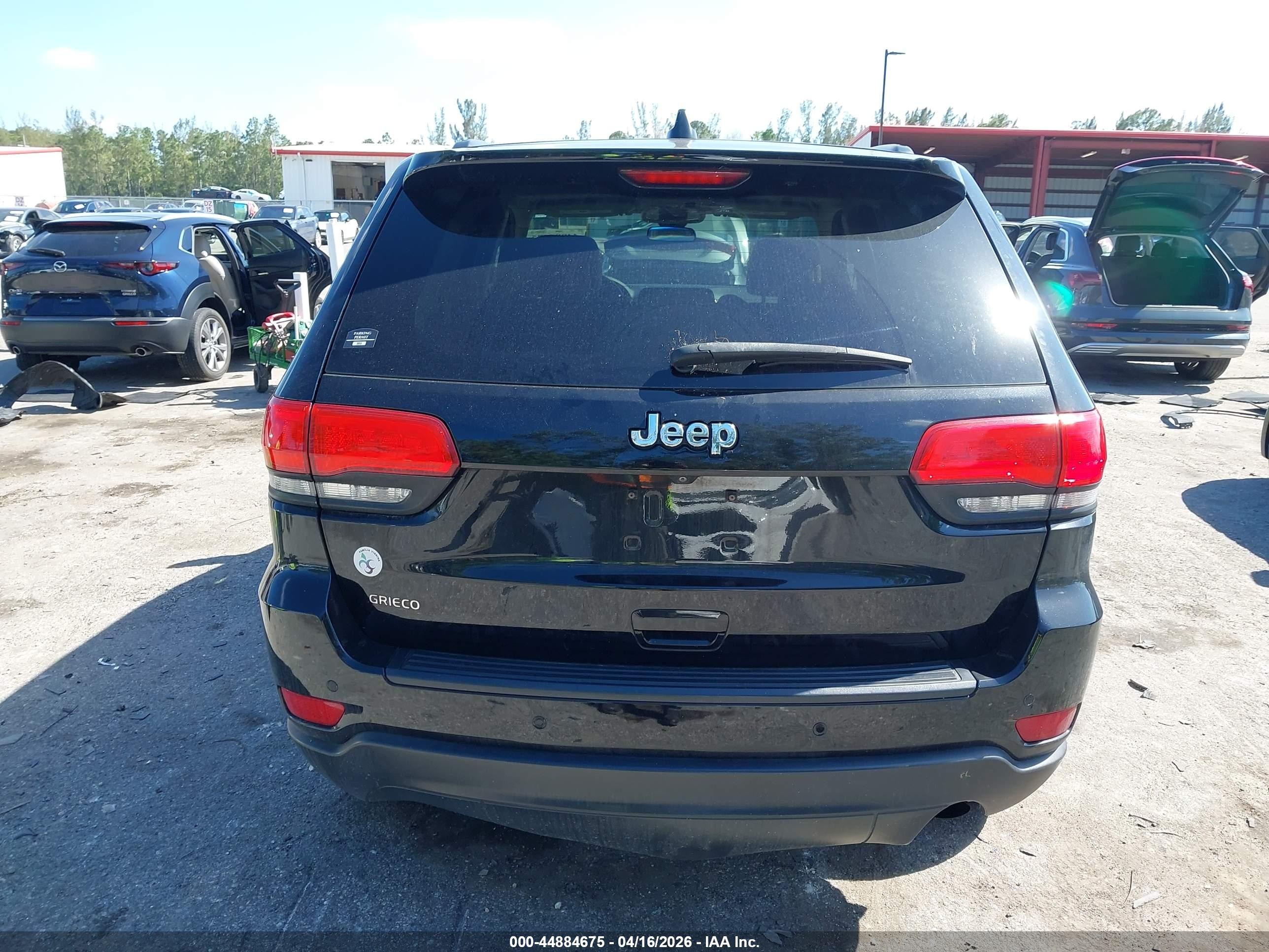 2018 Jeep Grand Cherokee Laredo 4x2 Черный vin: 1C4RJEAG5JC300730