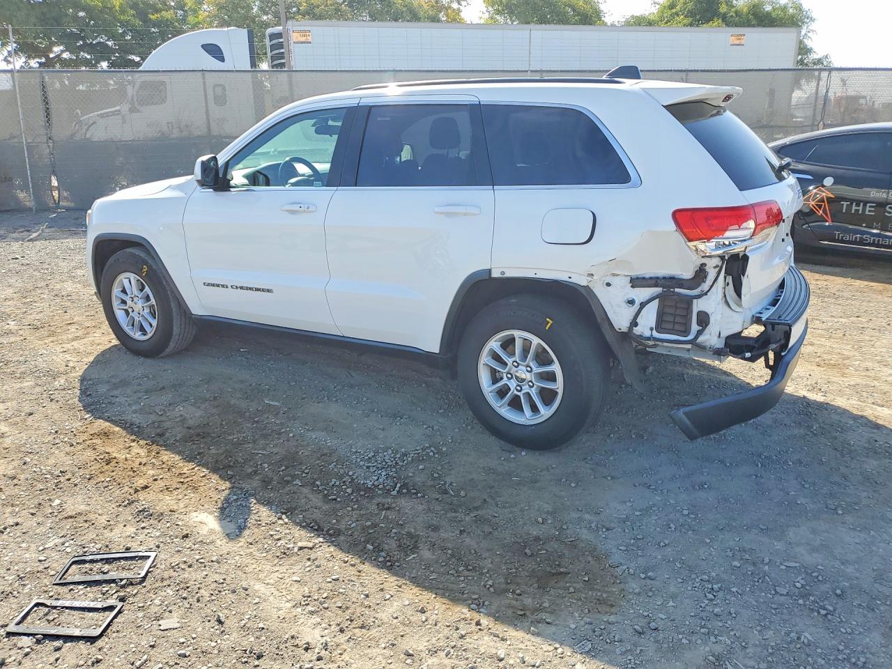 2018 Jeep Grand Cherokee Laredo White vin: 1C4RJEAG5JC354240