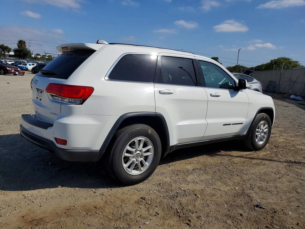 2018 Jeep Grand Cherokee Laredo White vin: 1C4RJEAG5JC354240