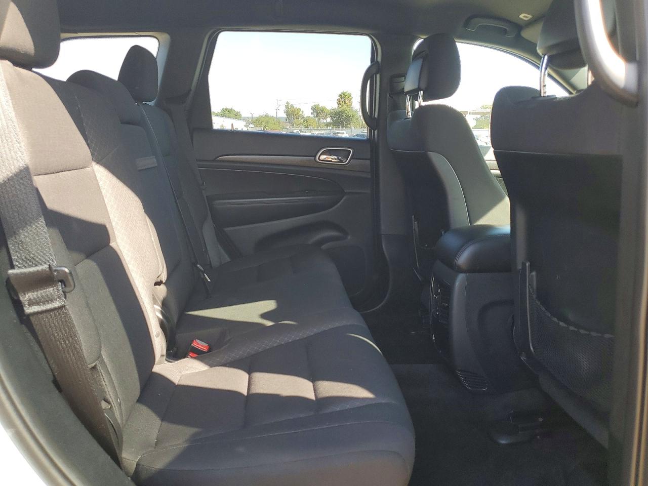 2018 Jeep Grand Cherokee Laredo White vin: 1C4RJEAG5JC354240