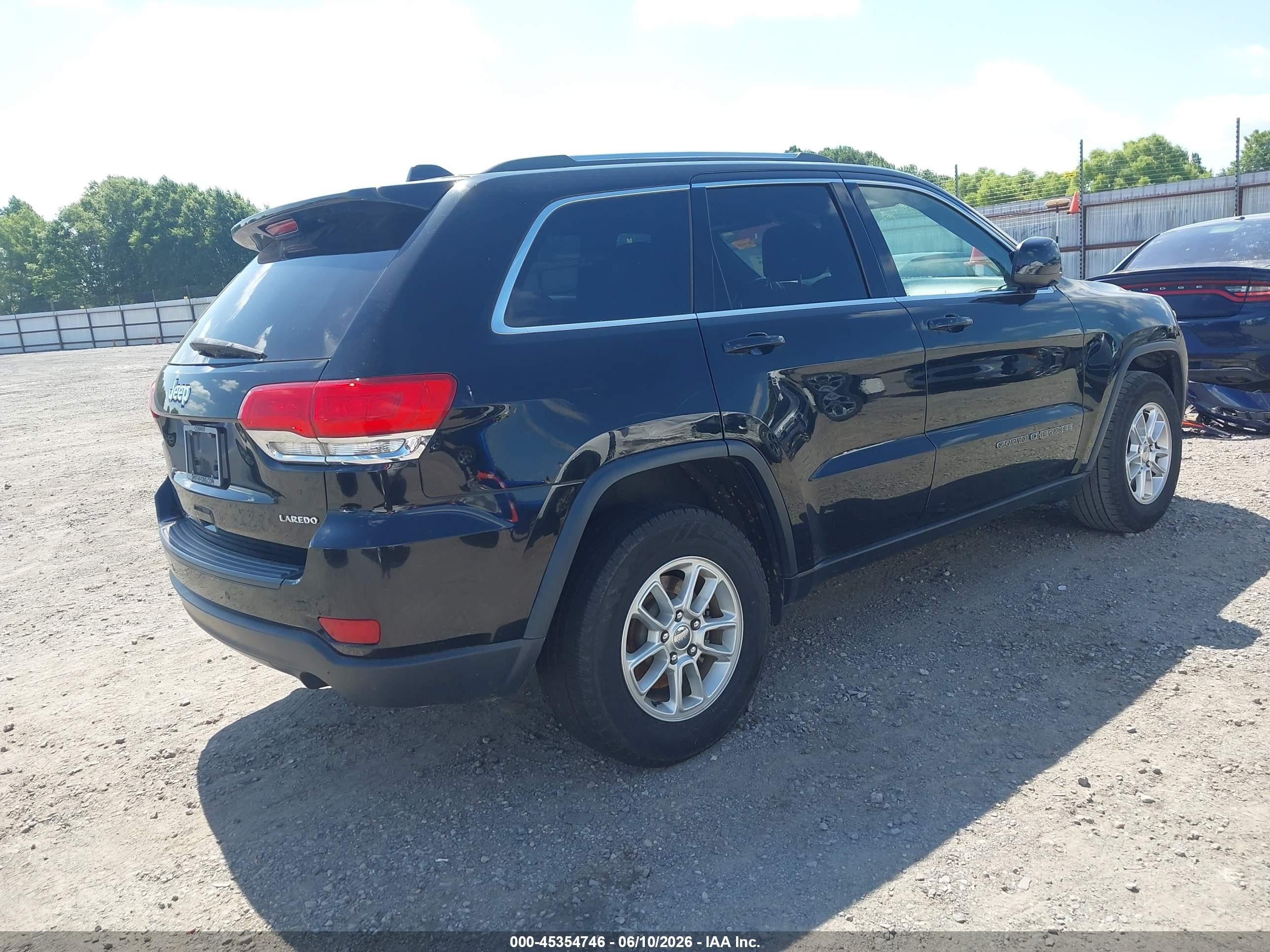 2018 Jeep Grand Cherokee Laredo E 4x2 Черный vin: 1C4RJEAG5JC438459