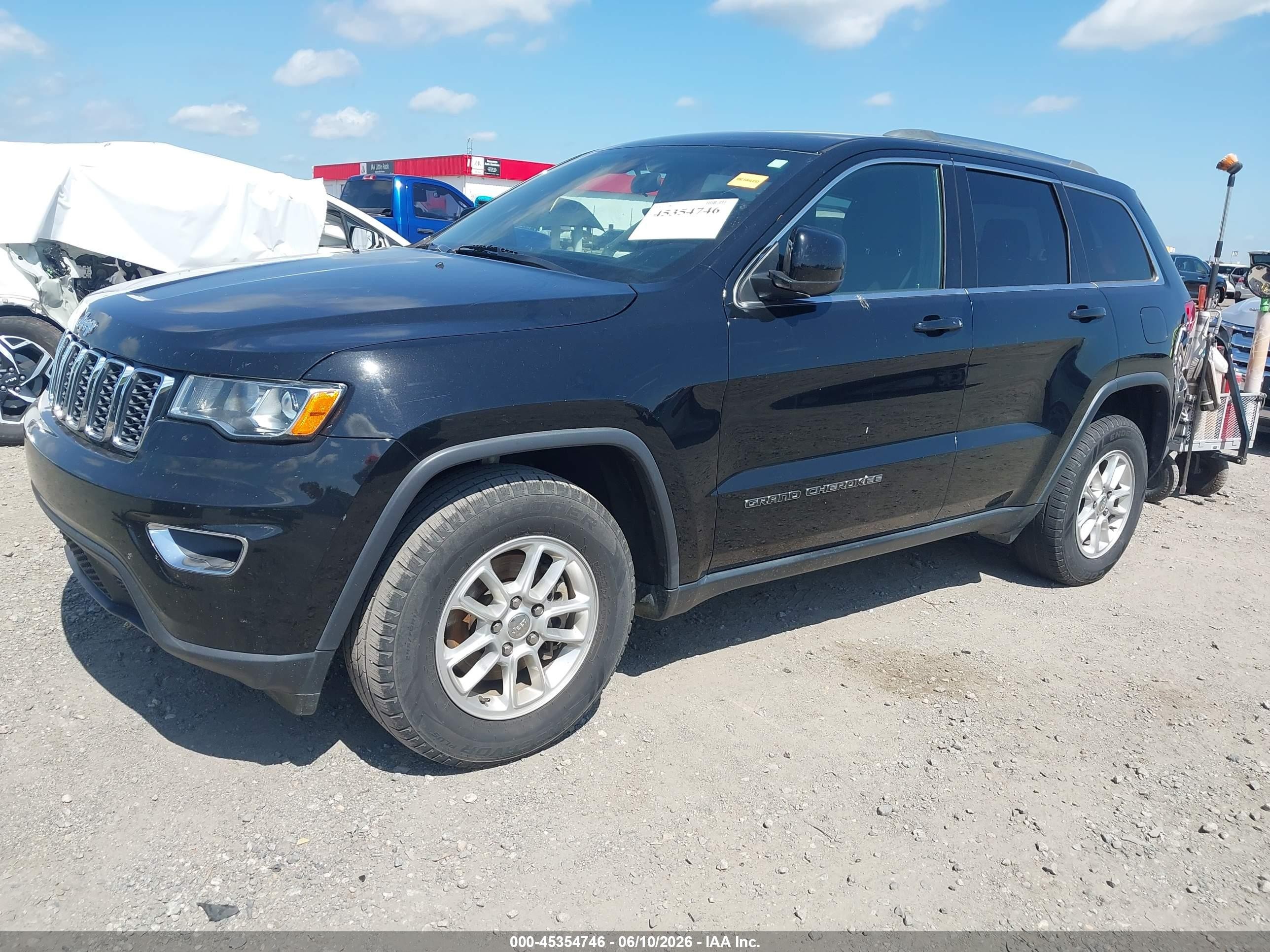 2018 Jeep Grand Cherokee Laredo E 4x2 Черный vin: 1C4RJEAG5JC438459