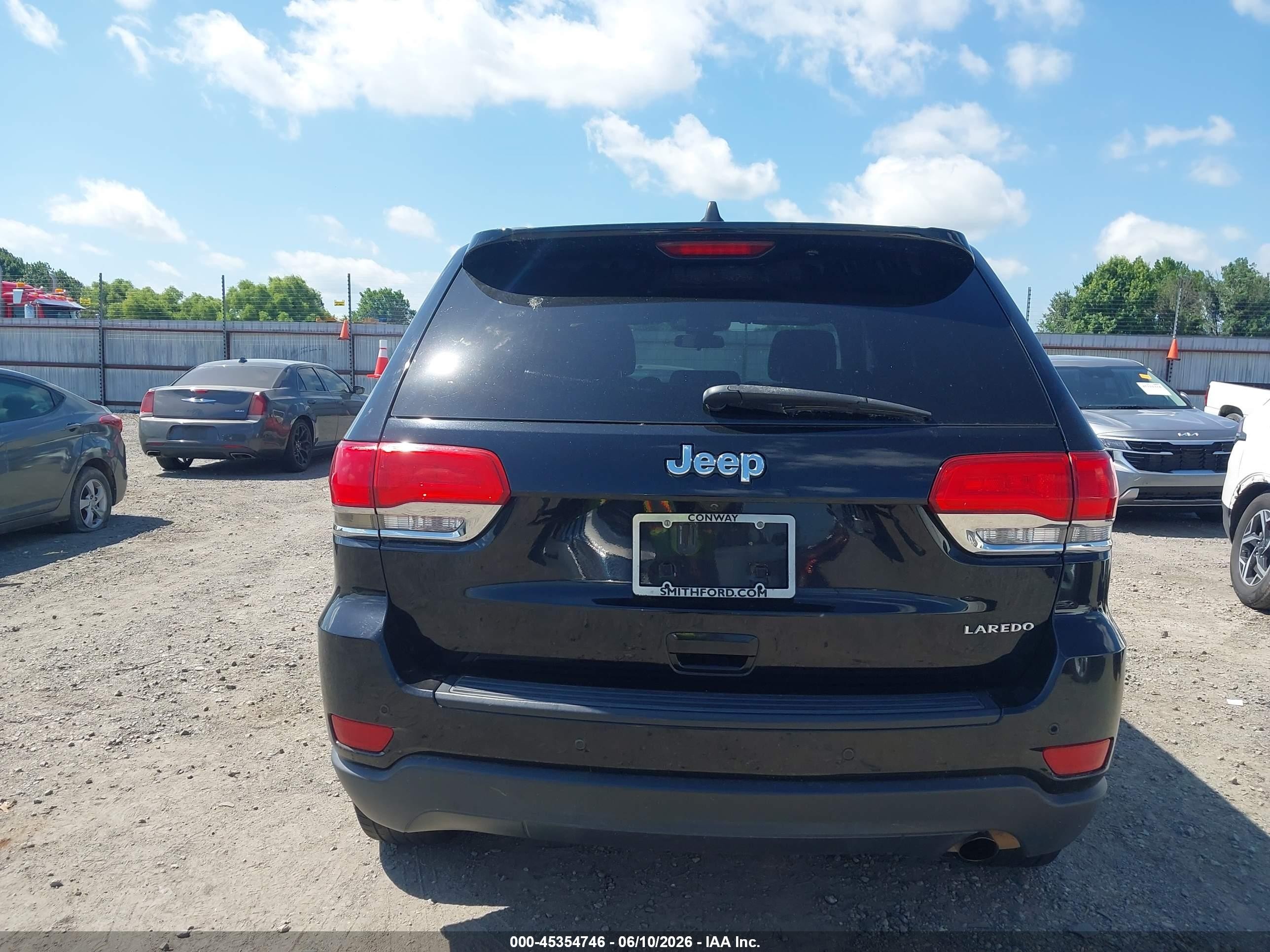 2018 Jeep Grand Cherokee Laredo E 4x2 Черный vin: 1C4RJEAG5JC438459