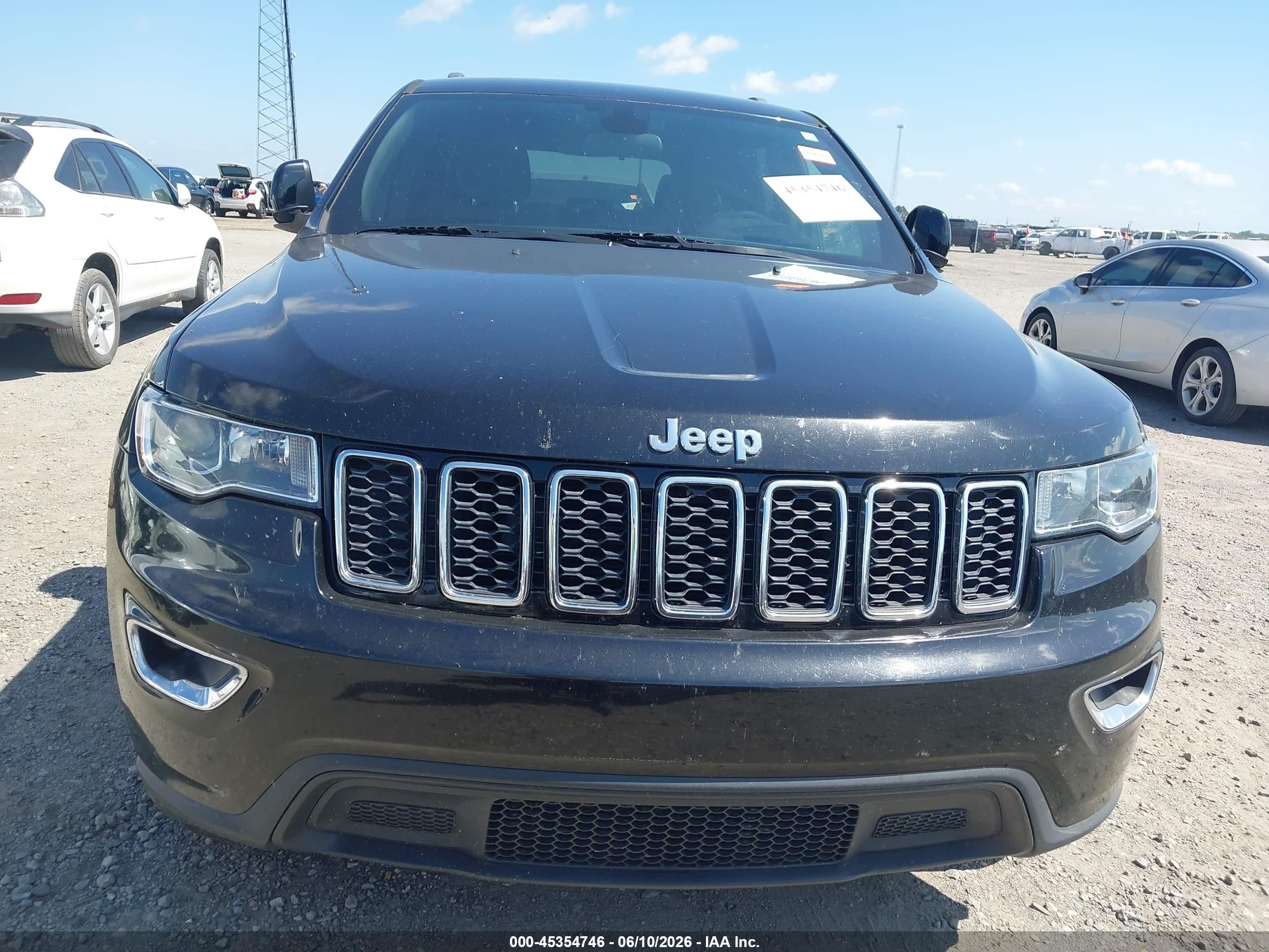 2018 Jeep Grand Cherokee Laredo E 4x2 Черный vin: 1C4RJEAG5JC438459