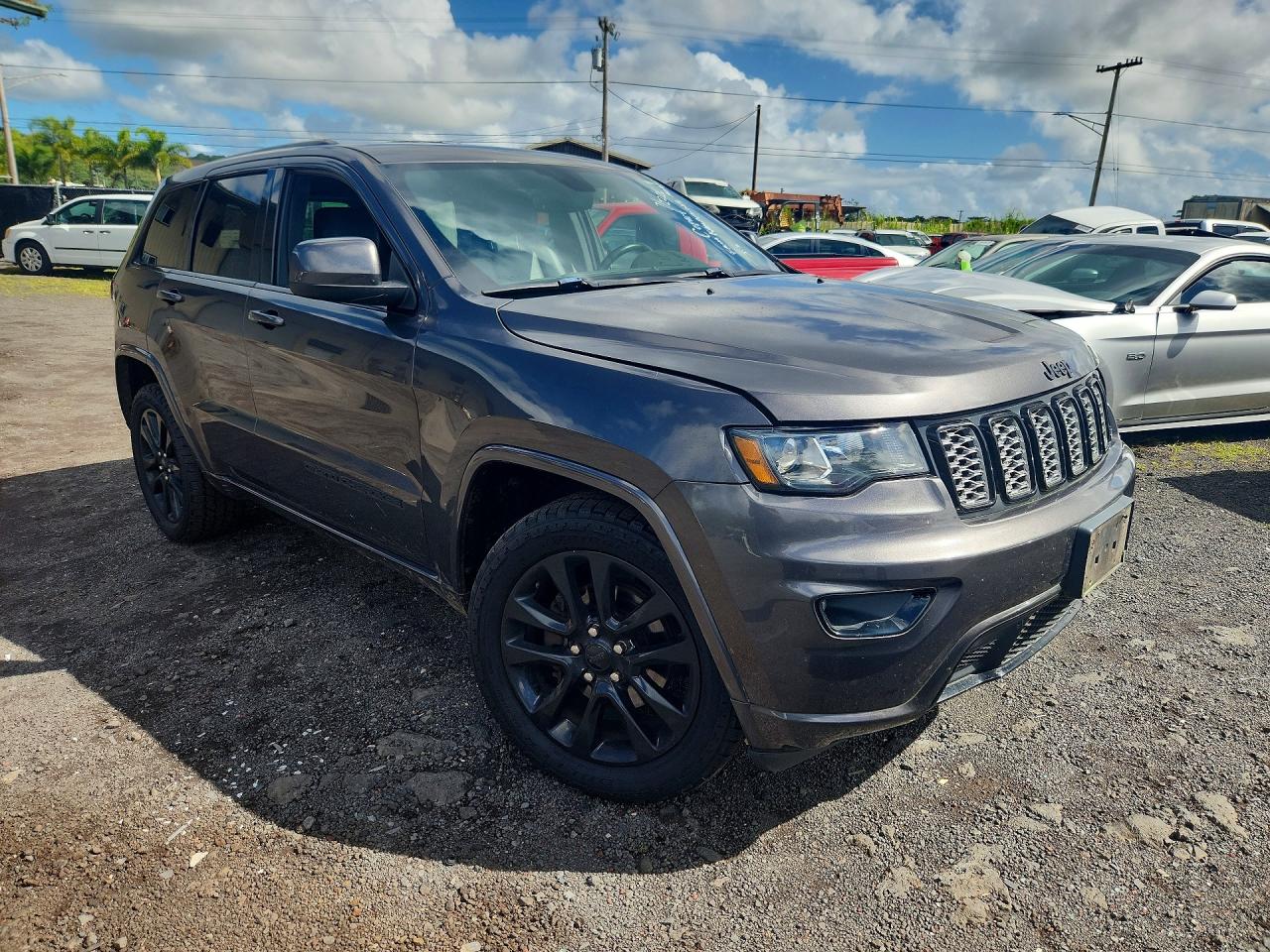 2019 Jeep Grand Cherokee Laredo Gray vin: 1C4RJEAG5KC704676