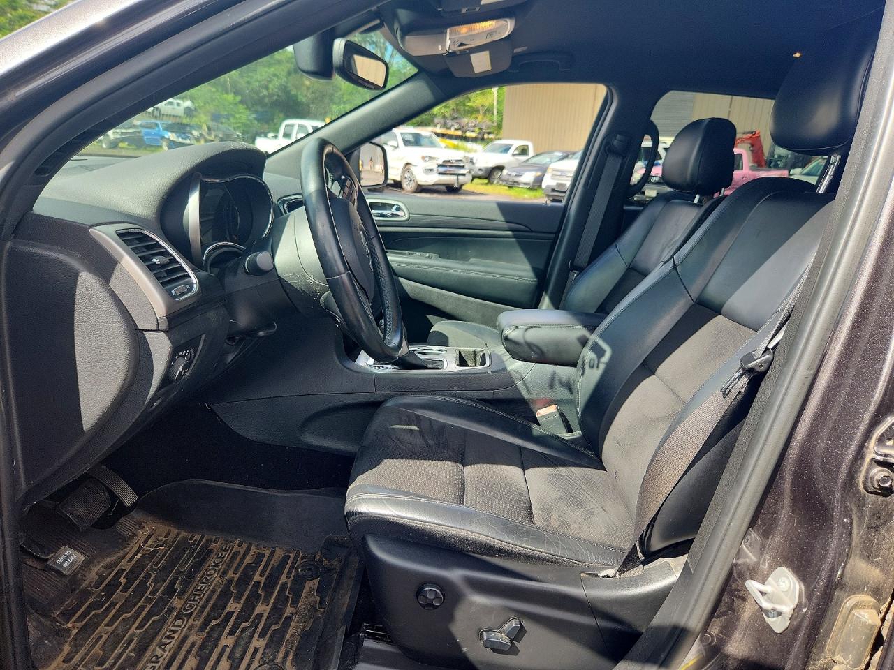 2019 Jeep Grand Cherokee Laredo Gray vin: 1C4RJEAG5KC704676