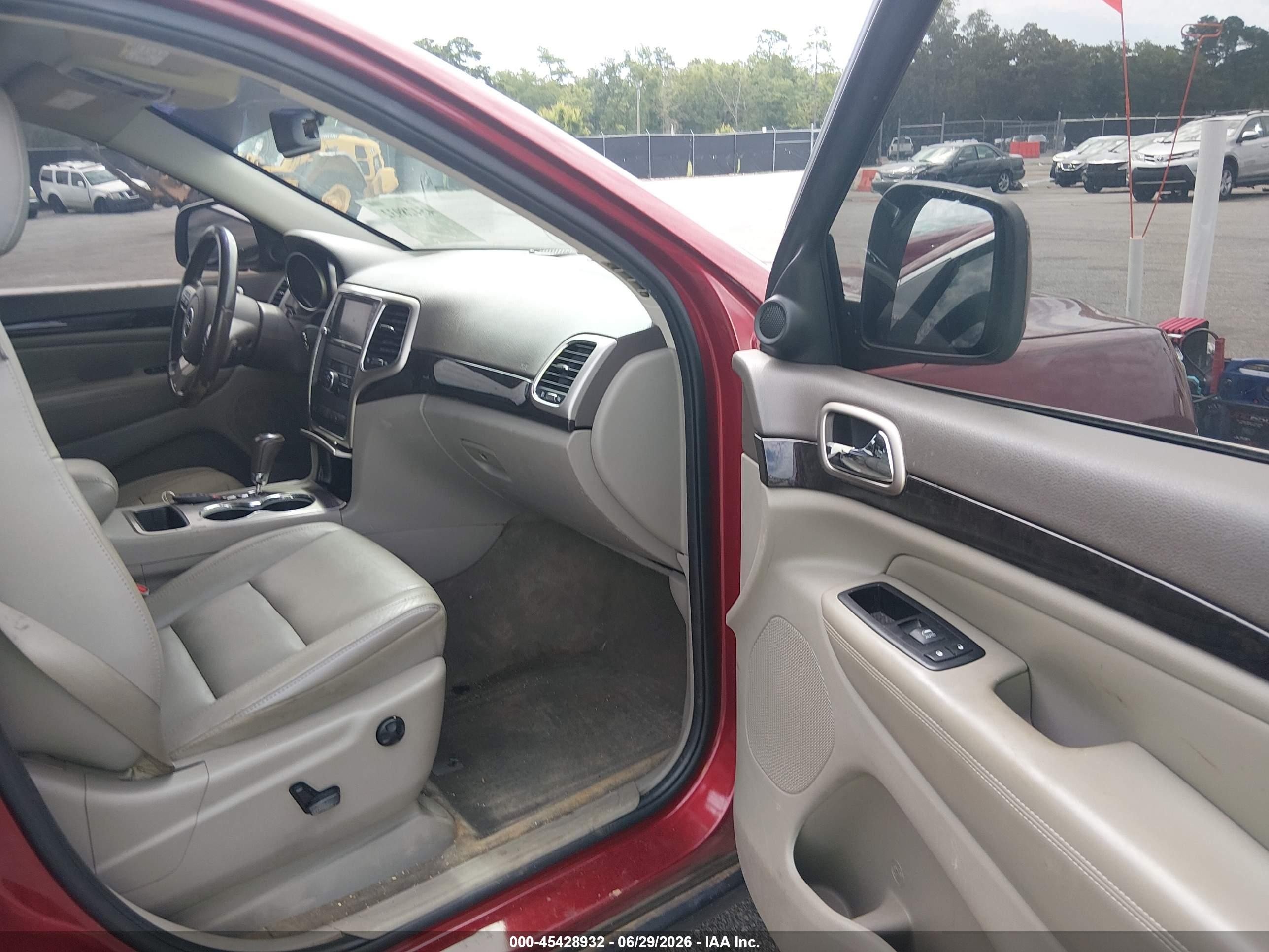 2012 Jeep Grand Cherokee Laredo Red vin: 1C4RJEAG6CC176888