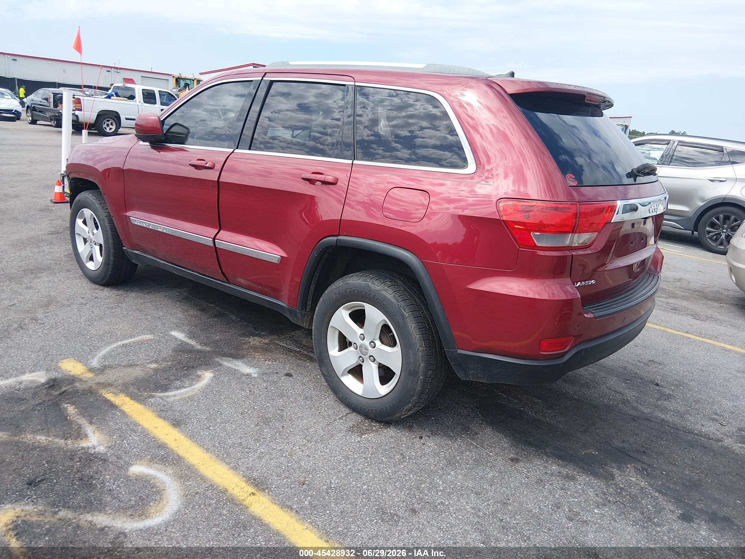 2012 Jeep Grand Cherokee Laredo Red vin: 1C4RJEAG6CC176888