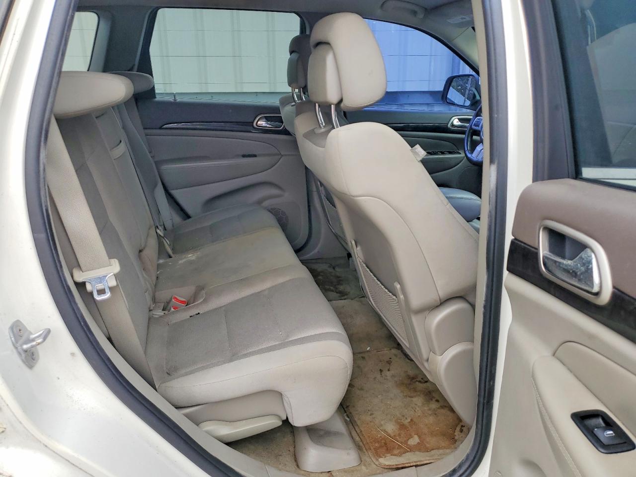 2012 Jeep Grand Cherokee Laredo White vin: 1C4RJEAG6CC177376