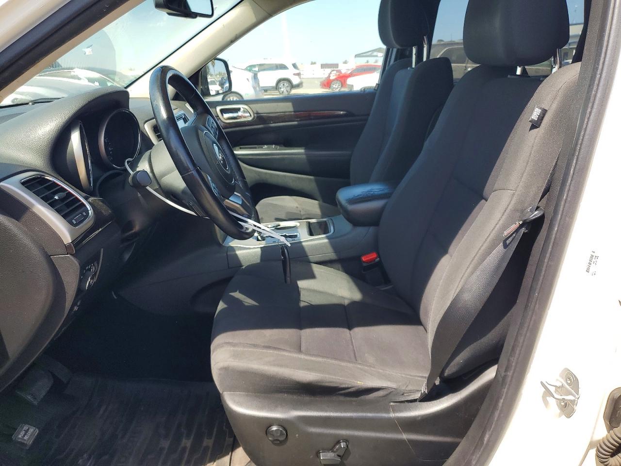 2012 Jeep Grand Cherokee Laredo Белый vin: 1C4RJEAG6CC222901