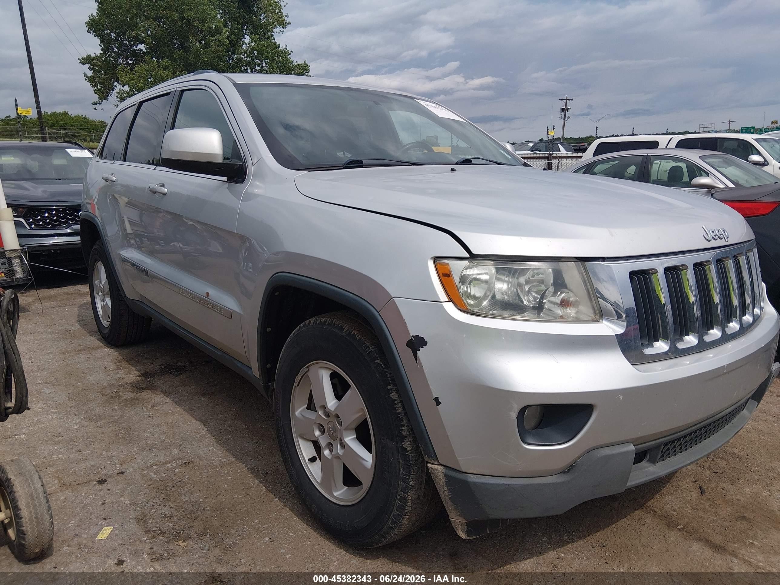 2012 Jeep Grand Cherokee Laredo Silver vin: 1C4RJEAG6CC290616