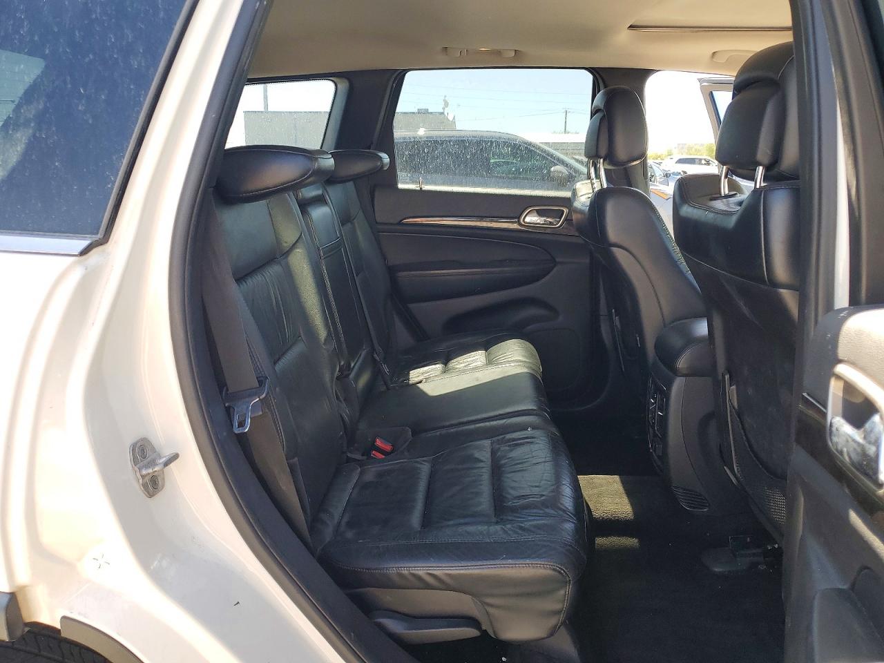 2012 Jeep Grand Cherokee Laredo White vin: 1C4RJEAG6CC355920