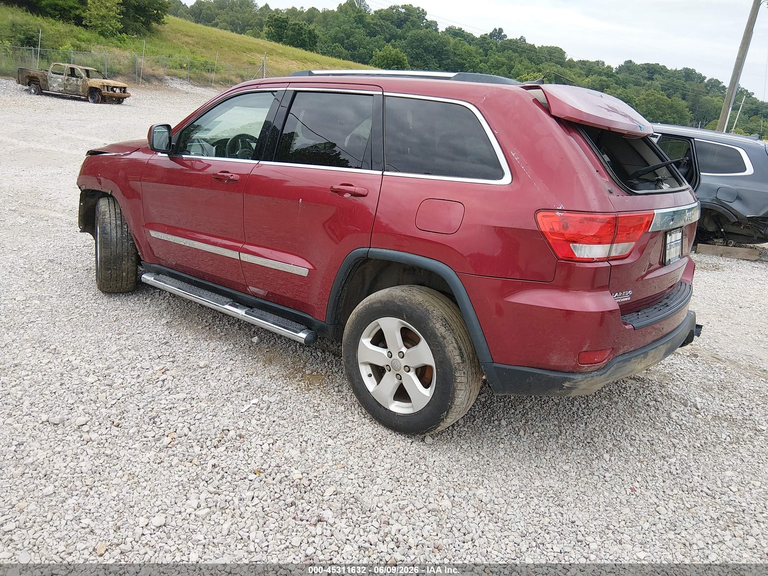 2013 Jeep Grand Cherokee Laredo Maroon vin: 1C4RJEAG6DC517594