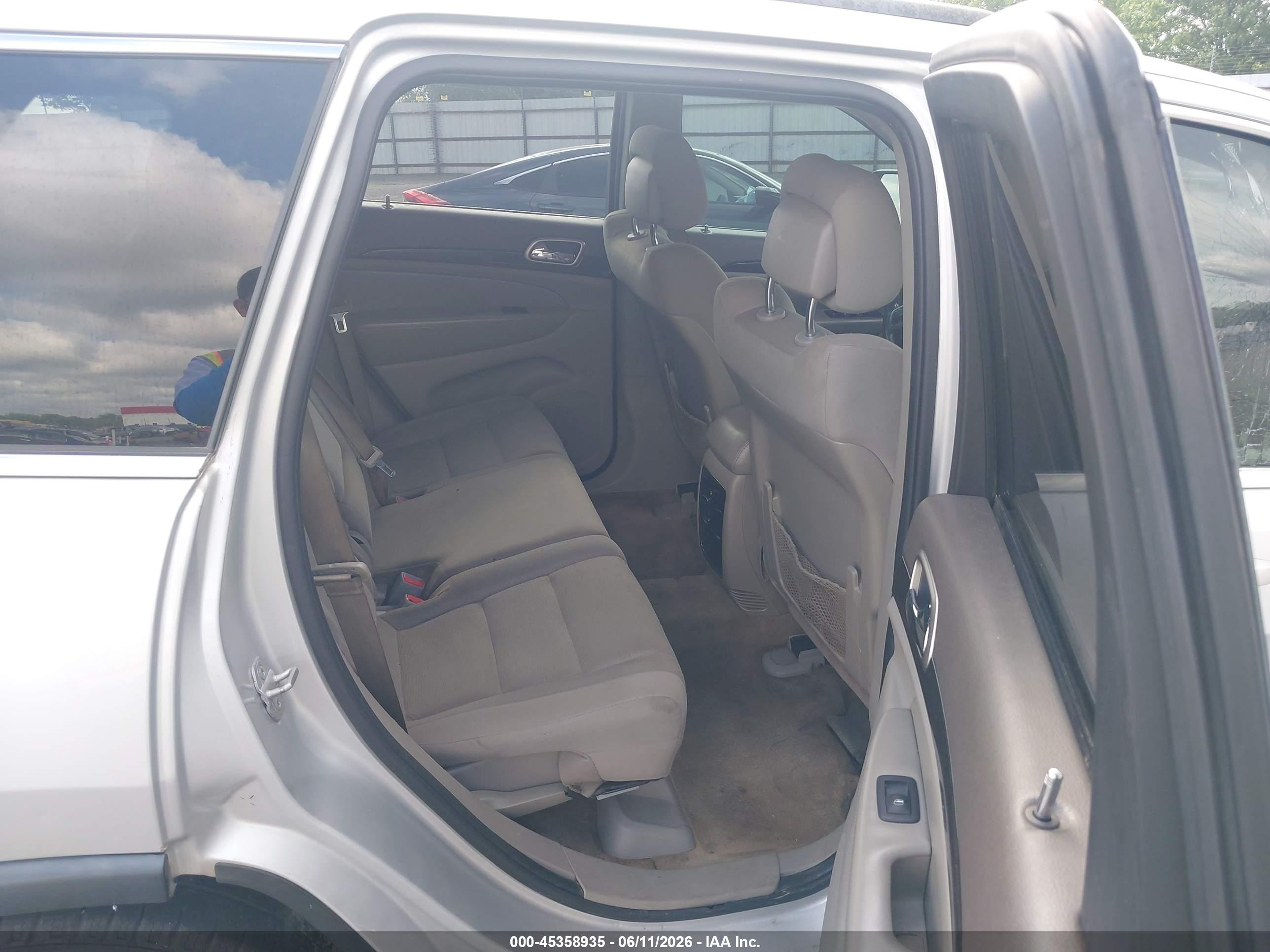 2013 Jeep Grand Cherokee Laredo Серебряный vin: 1C4RJEAG6DC574247