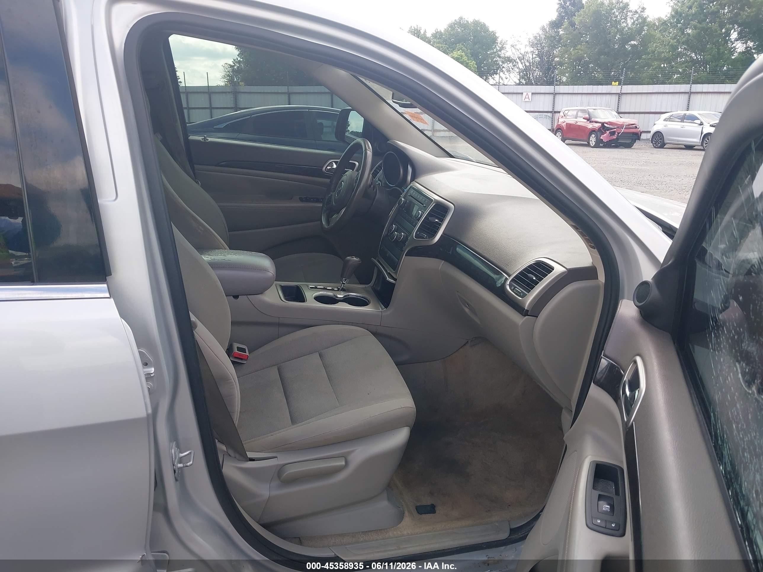 2013 Jeep Grand Cherokee Laredo Серебряный vin: 1C4RJEAG6DC574247