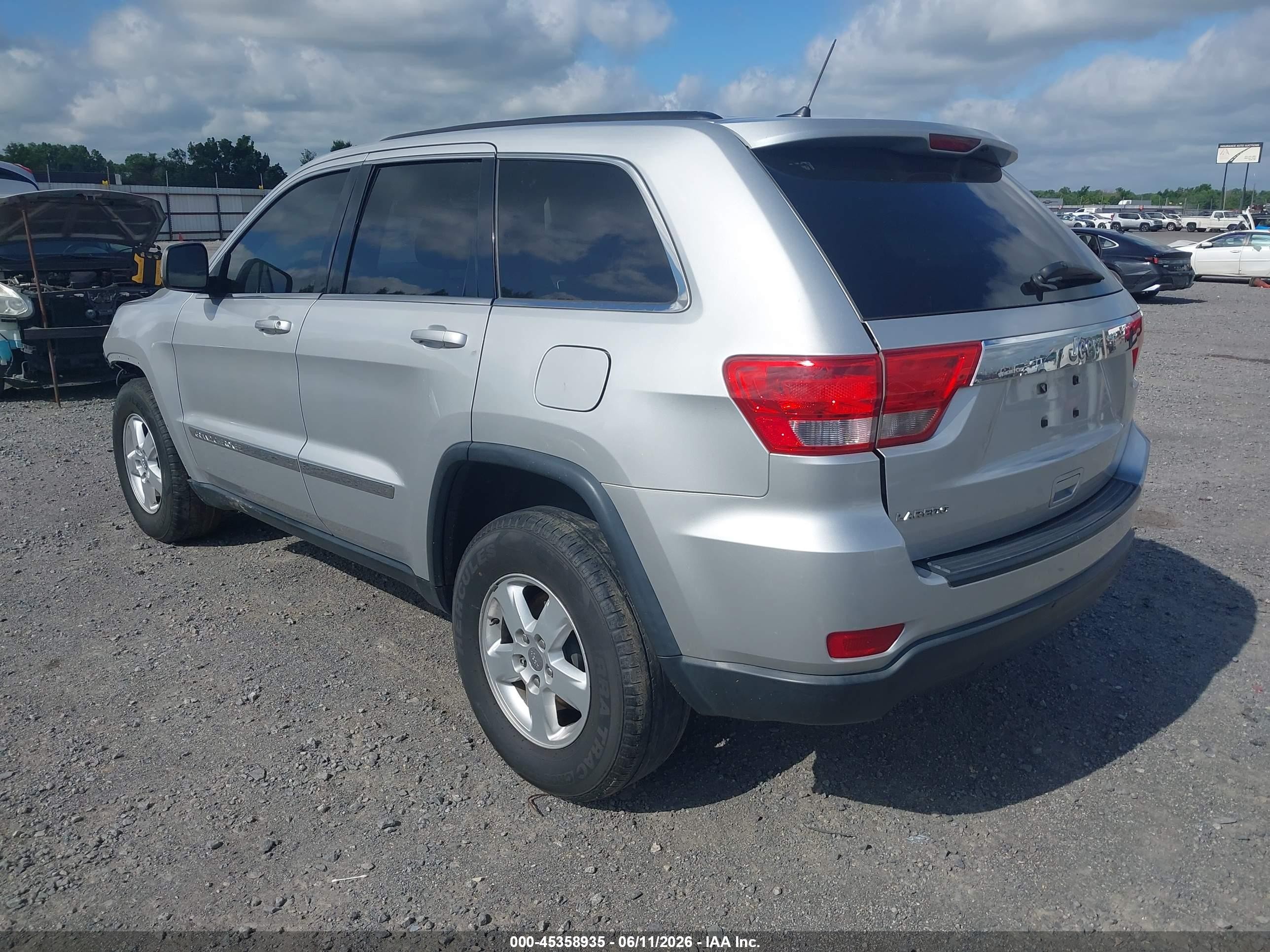 2013 Jeep Grand Cherokee Laredo Серебряный vin: 1C4RJEAG6DC574247