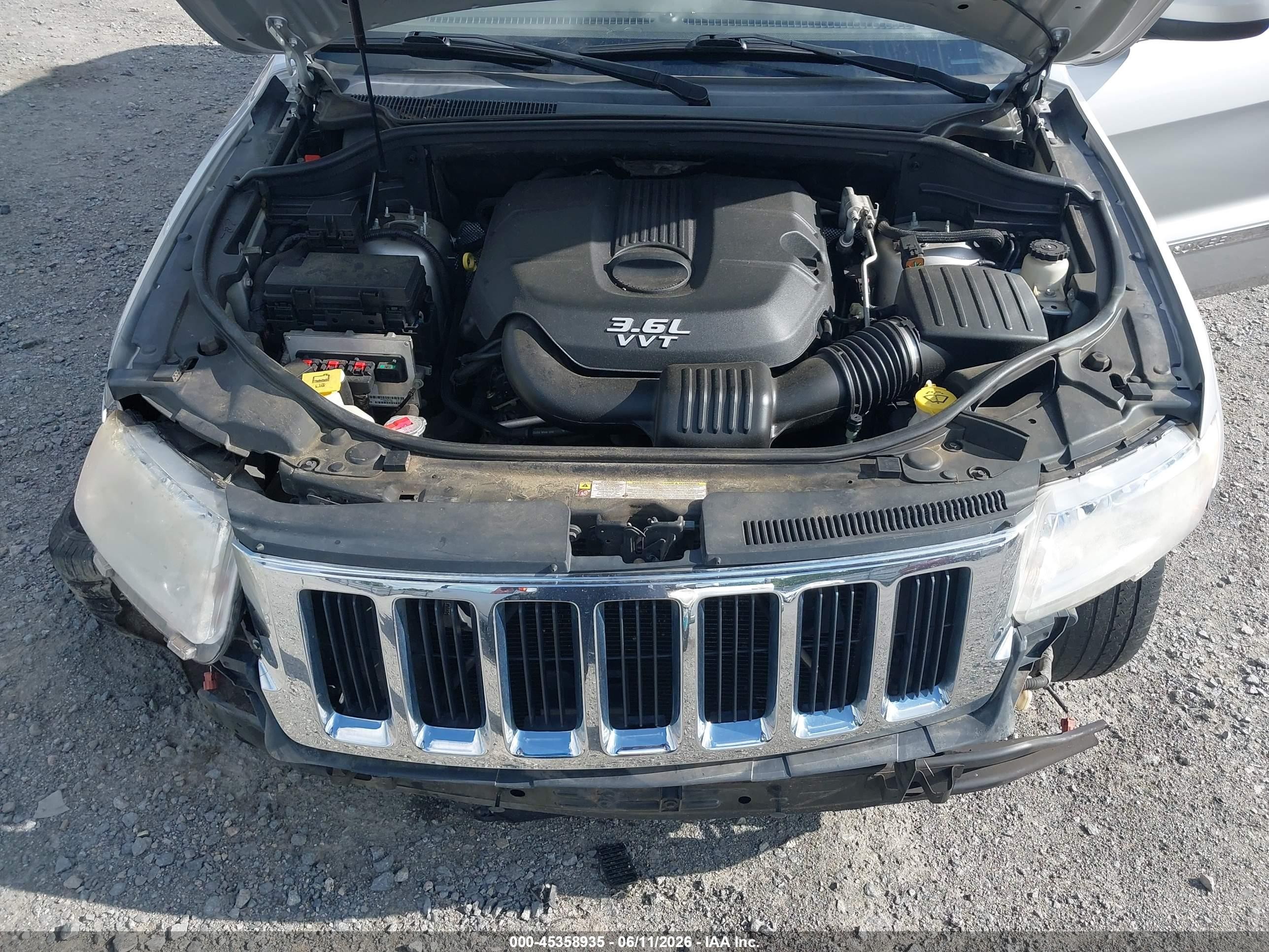 2013 Jeep Grand Cherokee Laredo Серебряный vin: 1C4RJEAG6DC574247