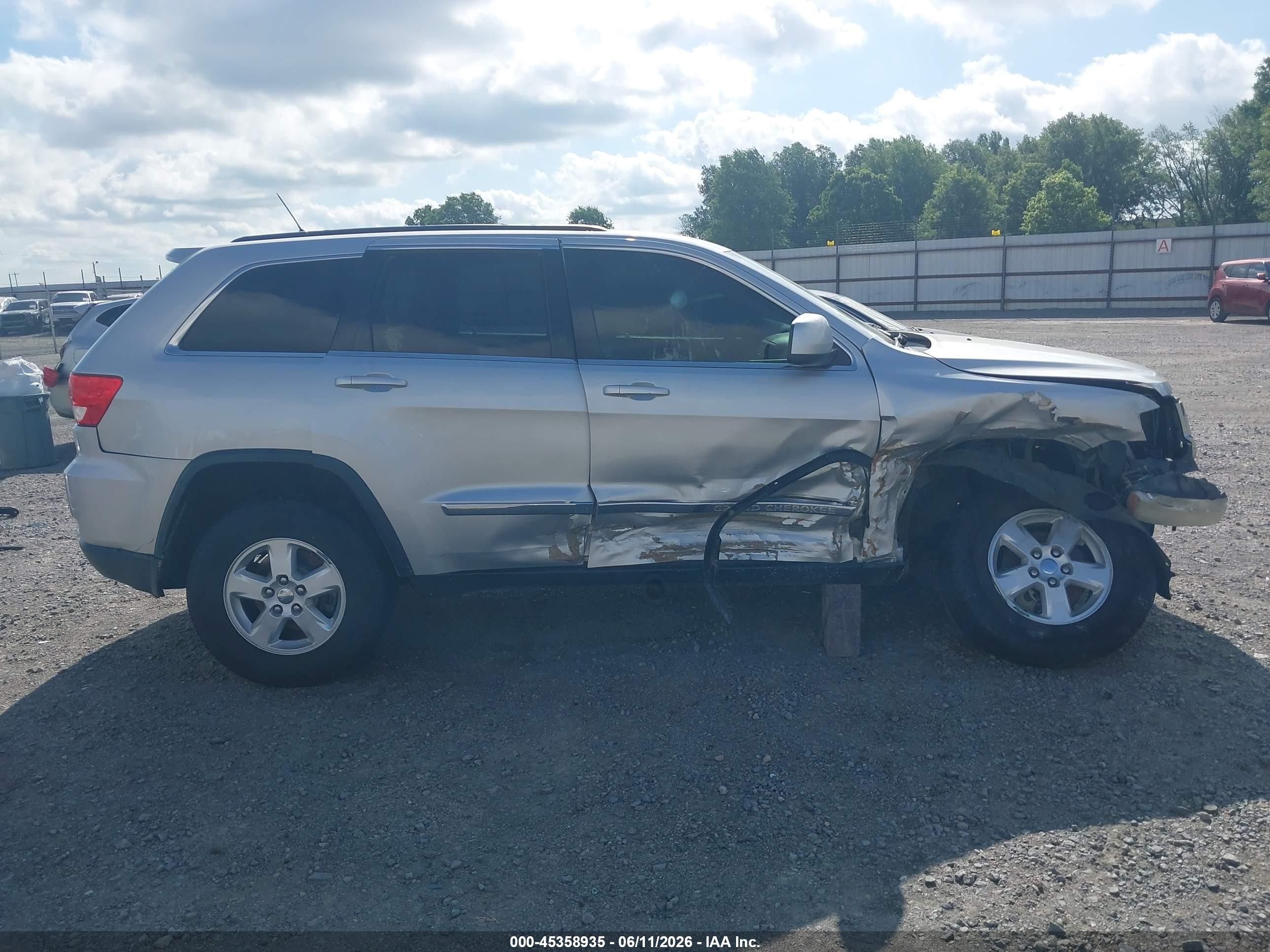 2013 Jeep Grand Cherokee Laredo Серебряный vin: 1C4RJEAG6DC574247