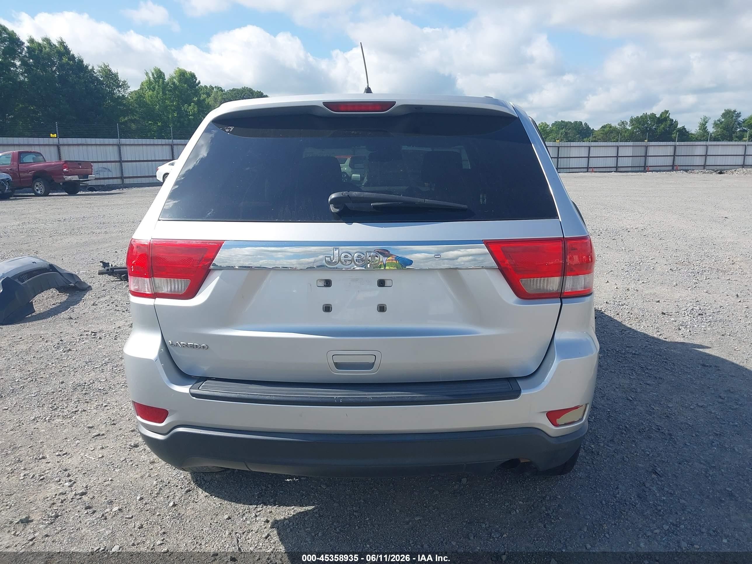 2013 Jeep Grand Cherokee Laredo Серебряный vin: 1C4RJEAG6DC574247