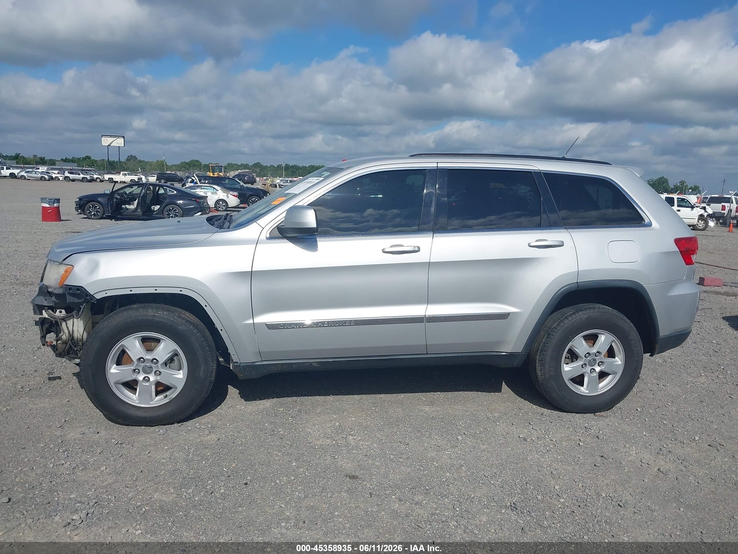 2013 Jeep Grand Cherokee Laredo Серебряный vin: 1C4RJEAG6DC574247
