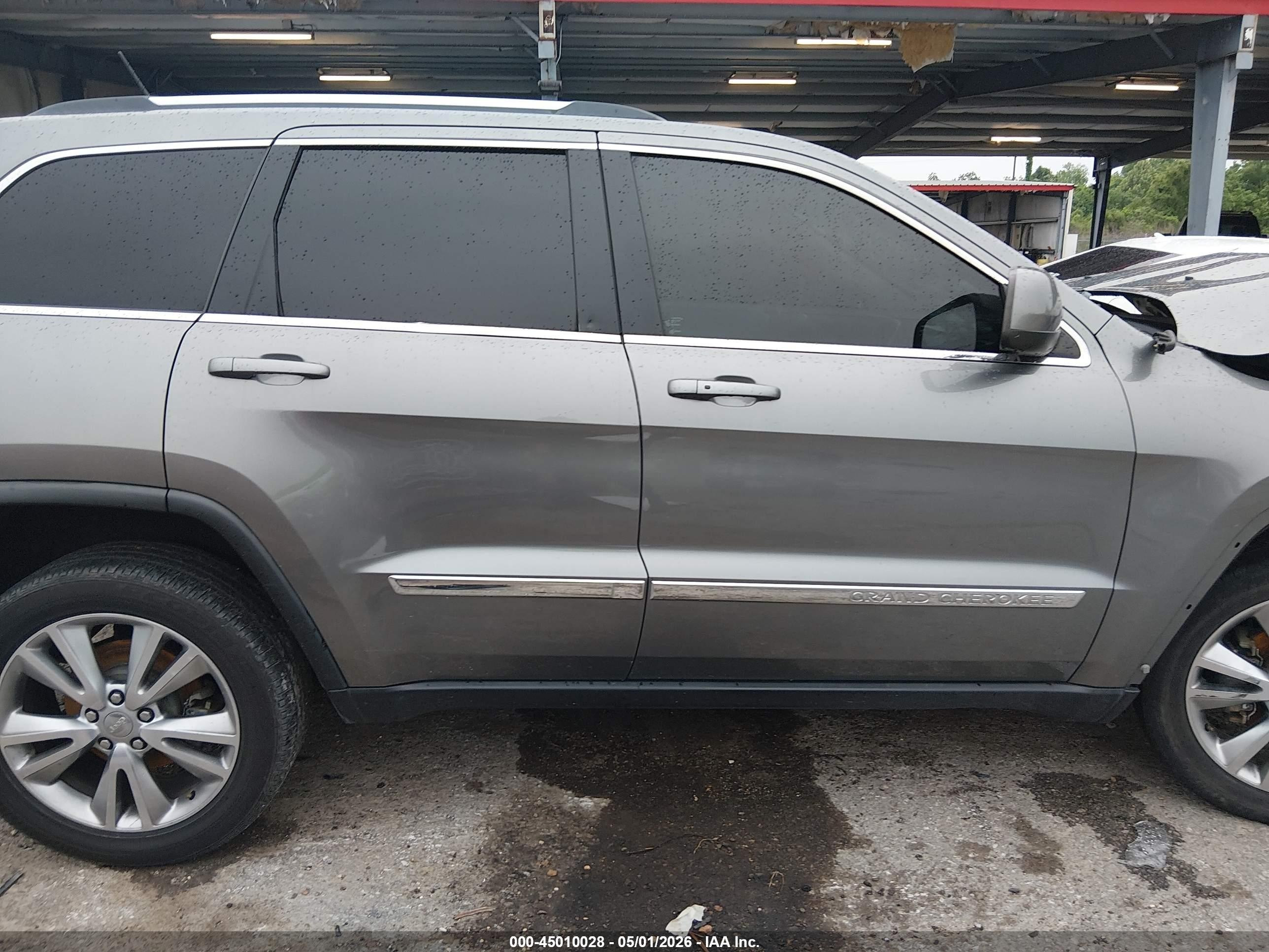 2013 Jeep Grand Cherokee Laredo Gray vin: 1C4RJEAG6DC610437