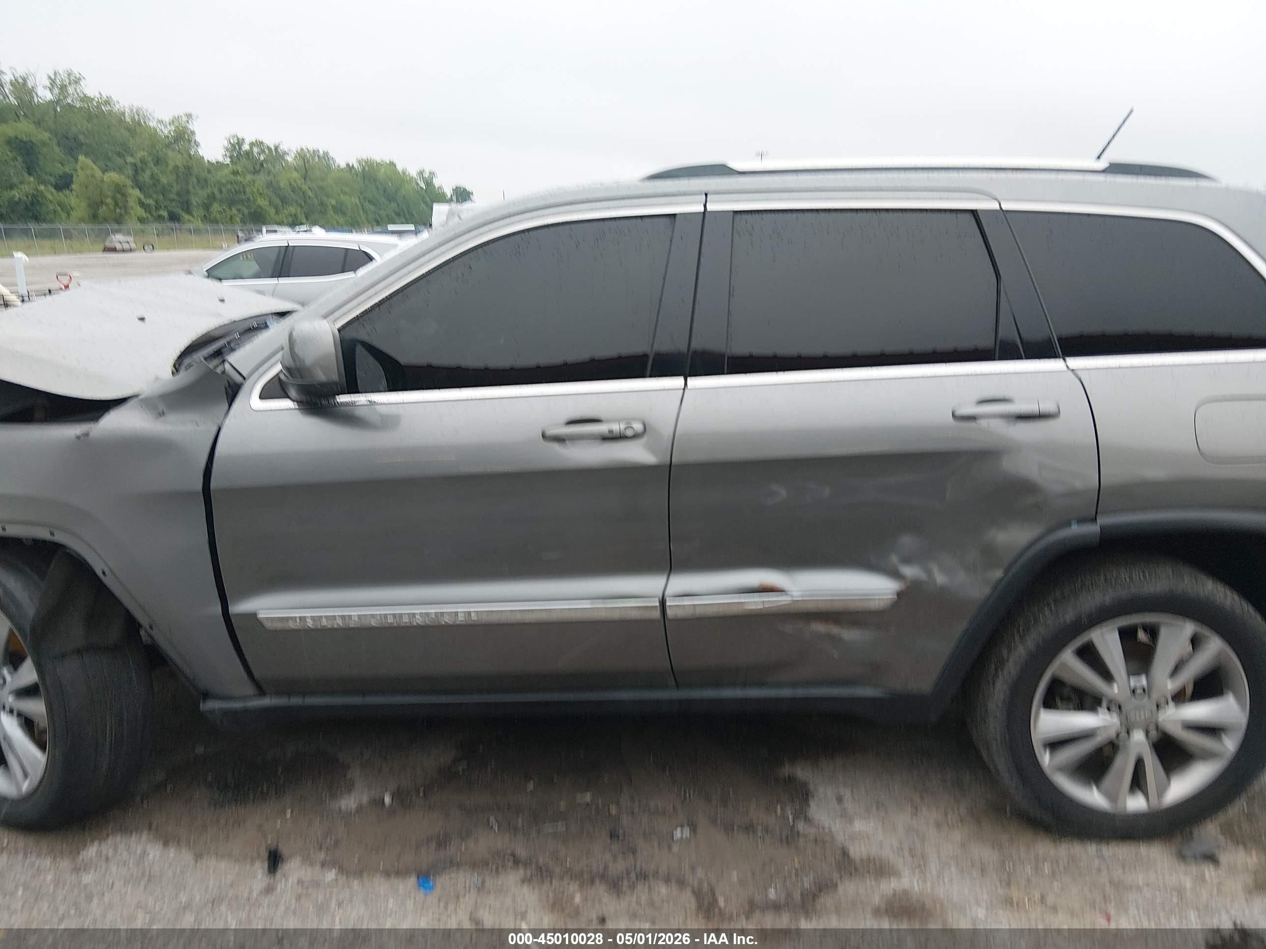 2013 Jeep Grand Cherokee Laredo Gray vin: 1C4RJEAG6DC610437
