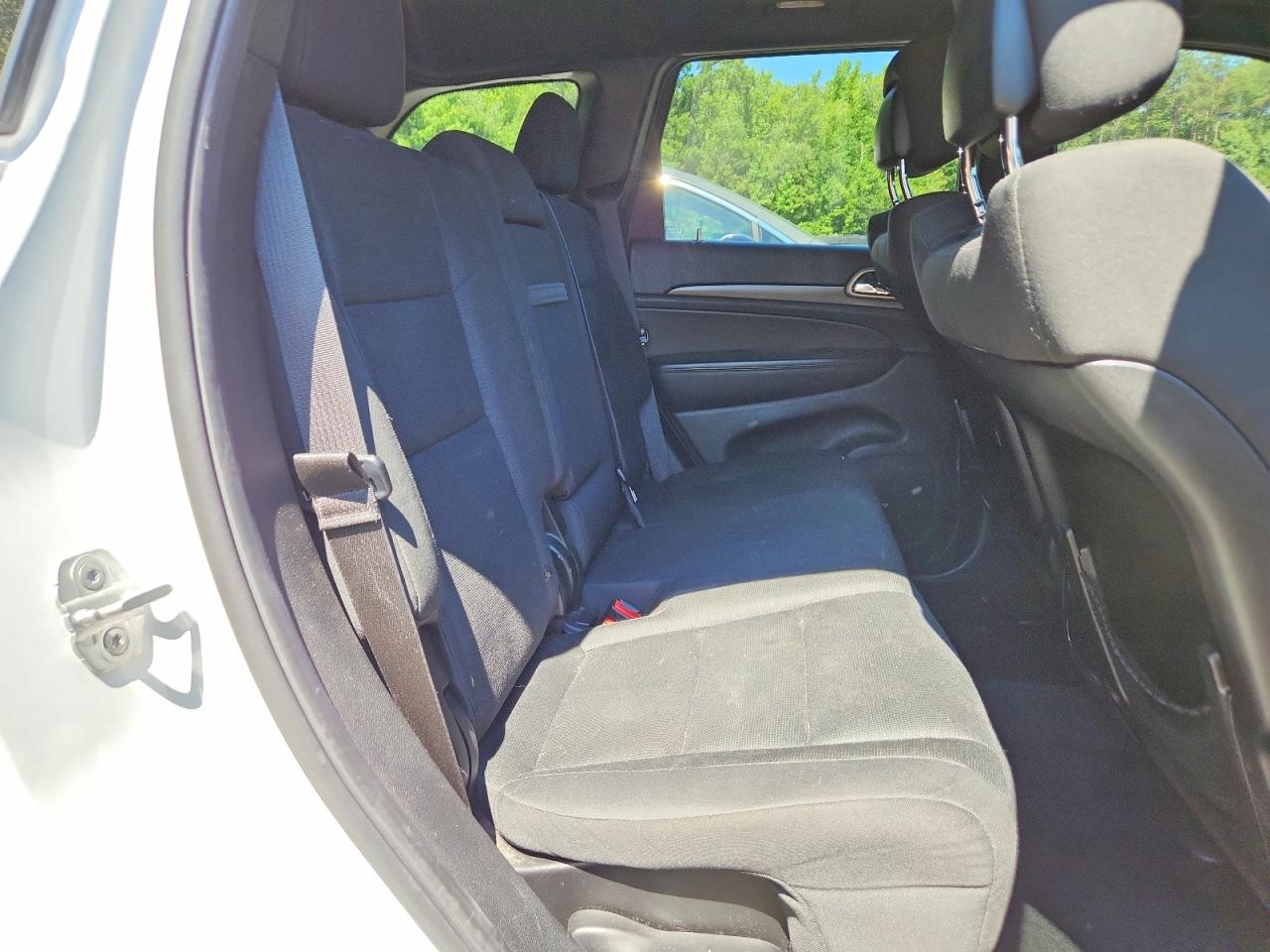 2014 Jeep Grand Cherokee Laredo Белый vin: 1C4RJEAG6EC198585