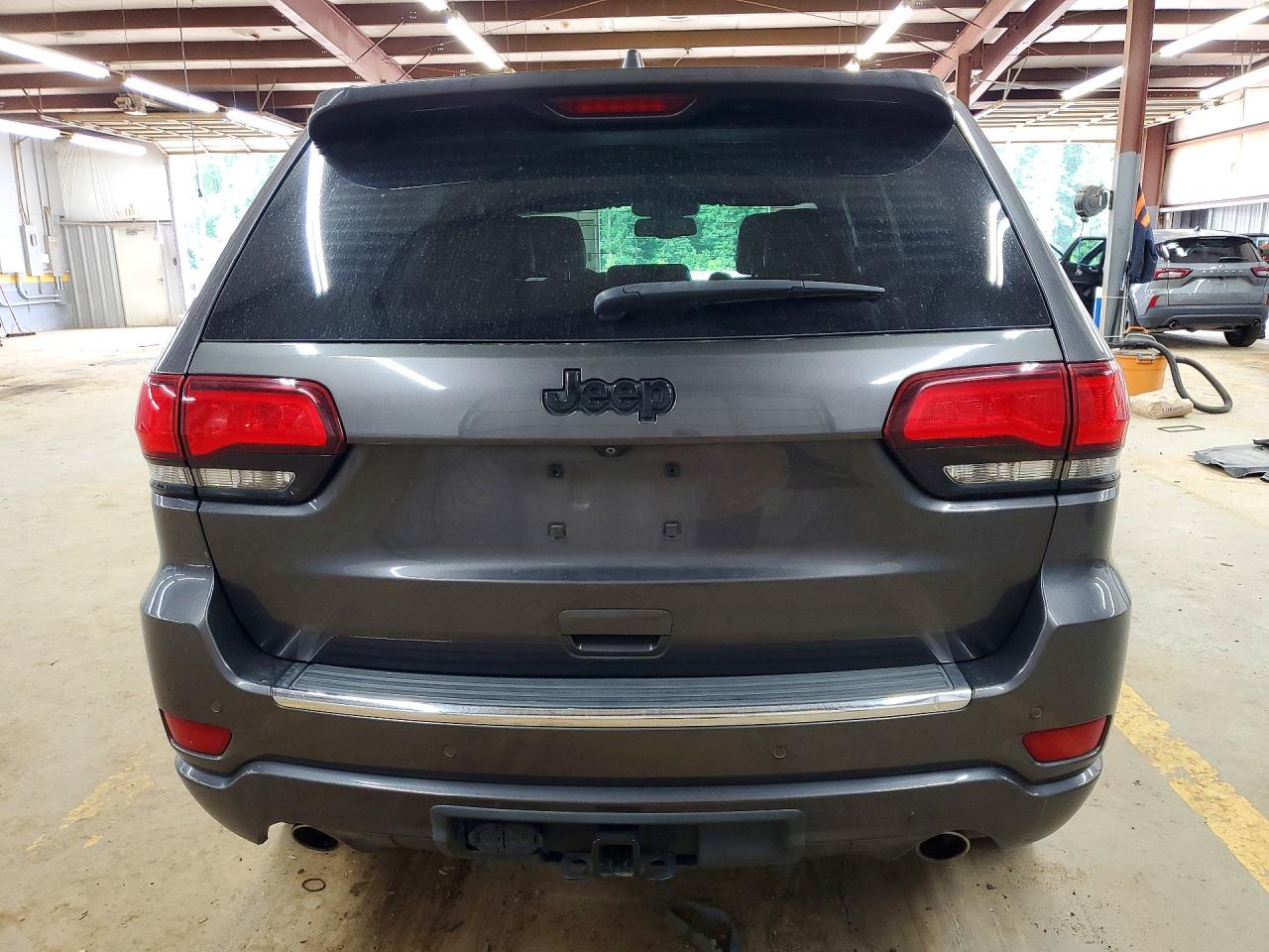 2015 Jeep Grand Cherokee Laredo Gray vin: 1C4RJEAG6FC118557