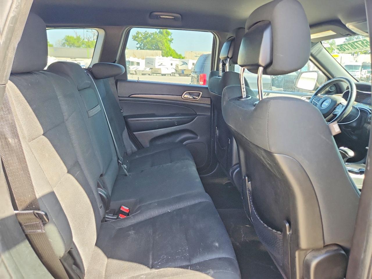 2015 Jeep Grand Cherokee Laredo Серый vin: 1C4RJEAG6FC681026