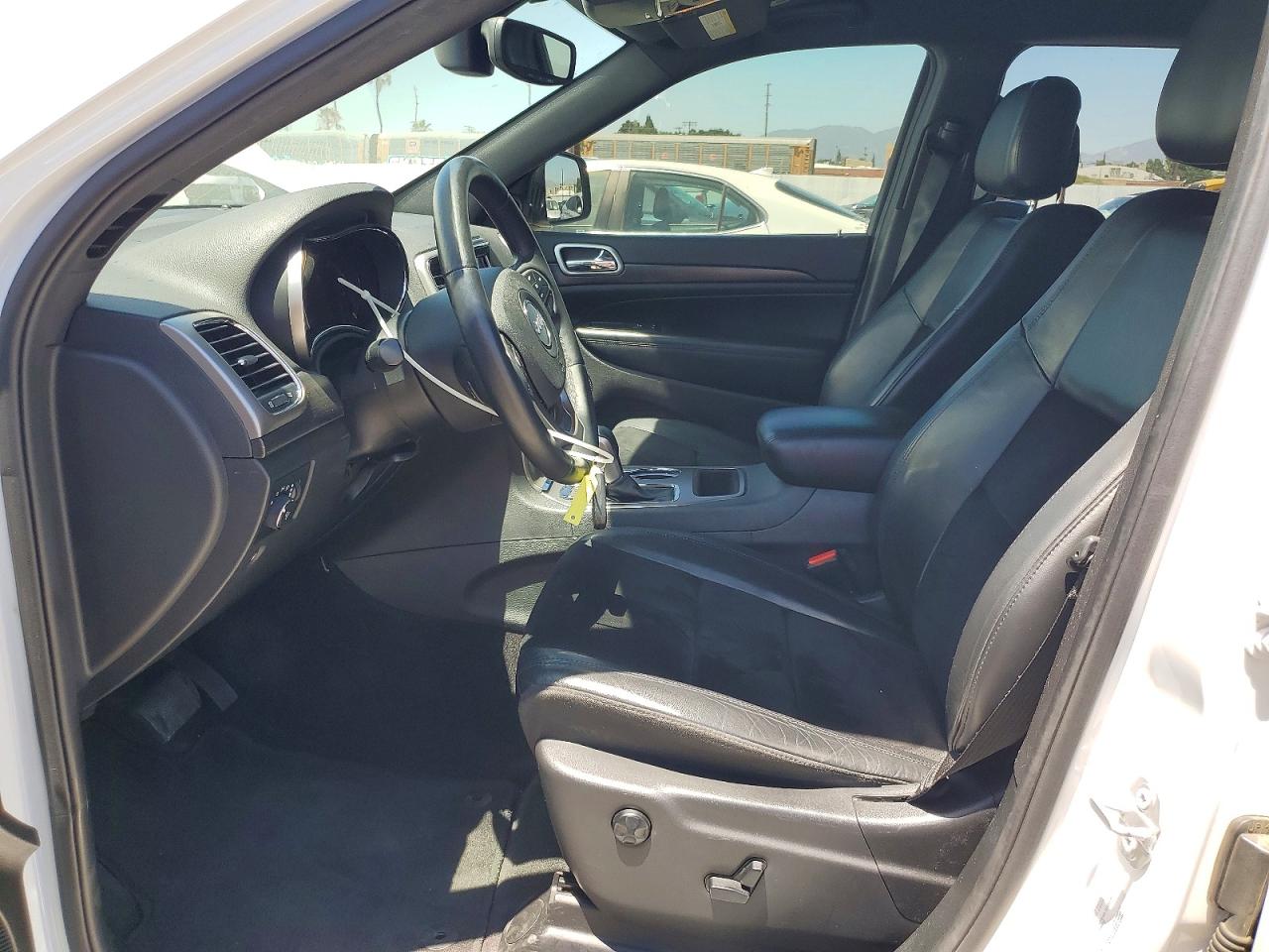 2018 Jeep Grand Cherokee Laredo White vin: 1C4RJEAG6JC141748