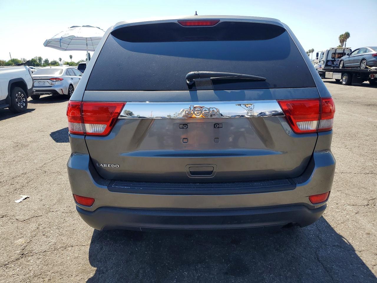 2012 Jeep Grand Cherokee Laredo Gray vin: 1C4RJEAG7CC194607