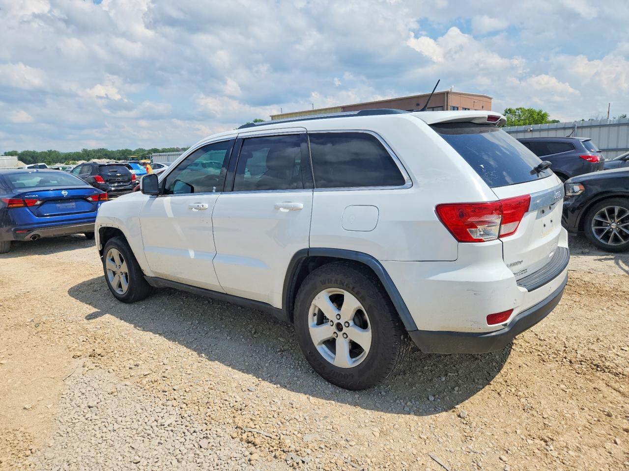 2013 Jeep Grandchero White vin: 1C4RJEAG7DC569882