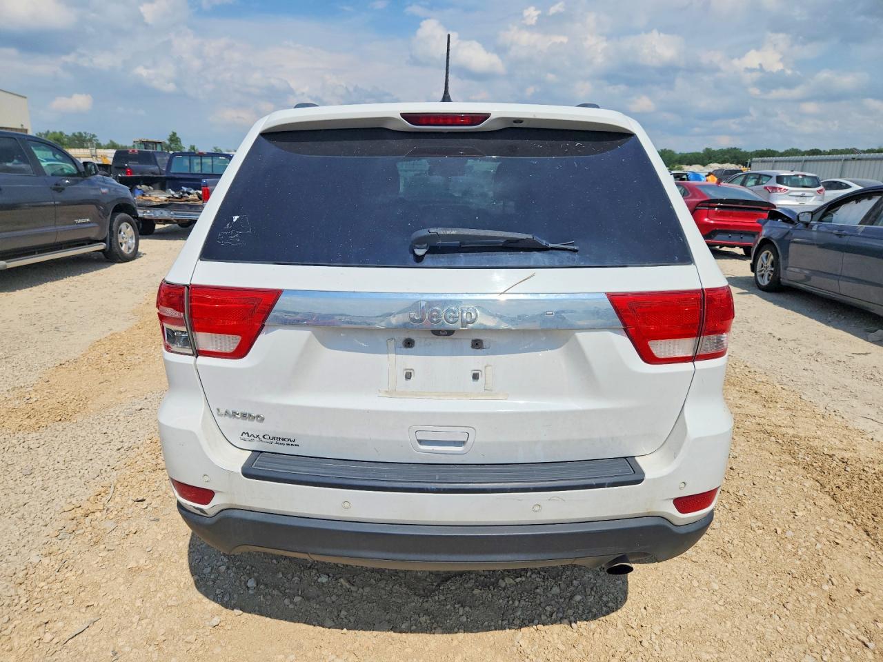 2013 Jeep Grandchero White vin: 1C4RJEAG7DC569882