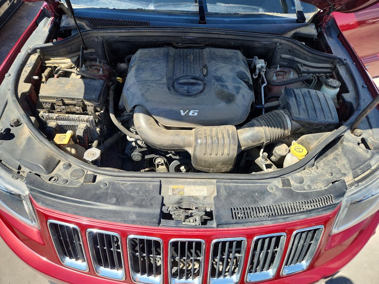 2014 Jeep Grand Cherokee Laredo Red vin: 1C4RJEAG7EC498930