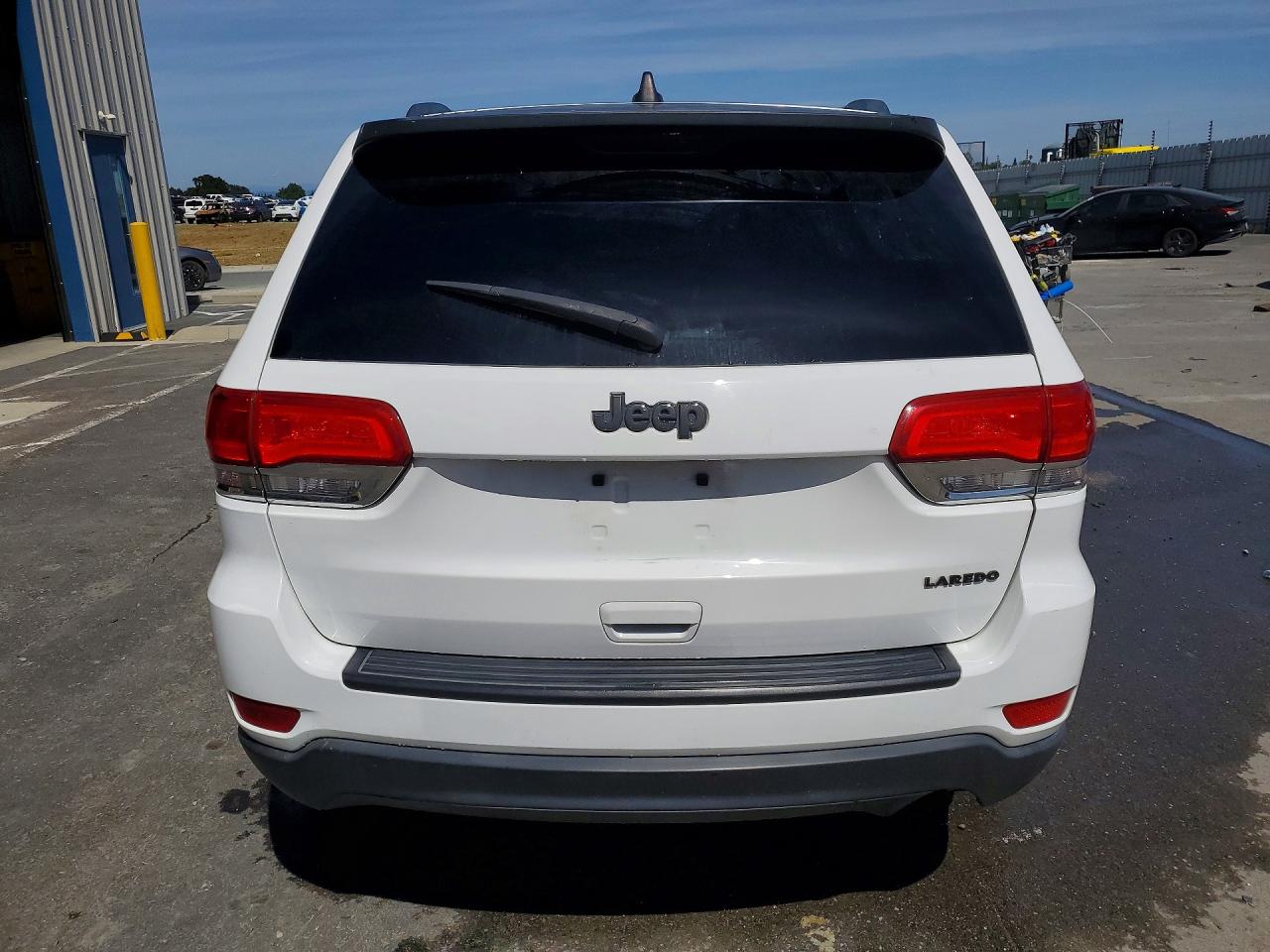 2015 Jeep Grand Cherokee Laredo White vin: 1C4RJEAG7FC152507