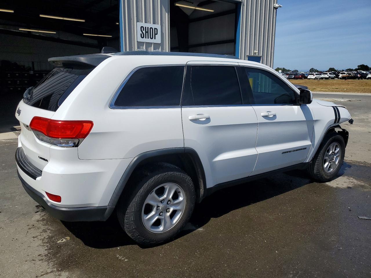 2015 Jeep Grand Cherokee Laredo White vin: 1C4RJEAG7FC152507