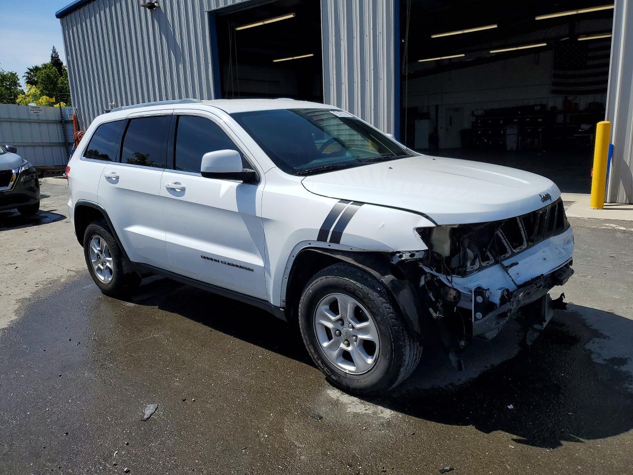 2015 Jeep Grand Cherokee Laredo White vin: 1C4RJEAG7FC152507