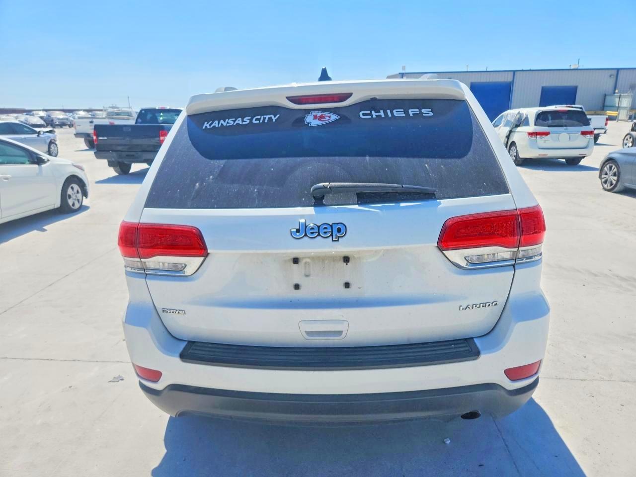 2015 Jeep Grand Cherokee Laredo White vin: 1C4RJEAG7FC613981