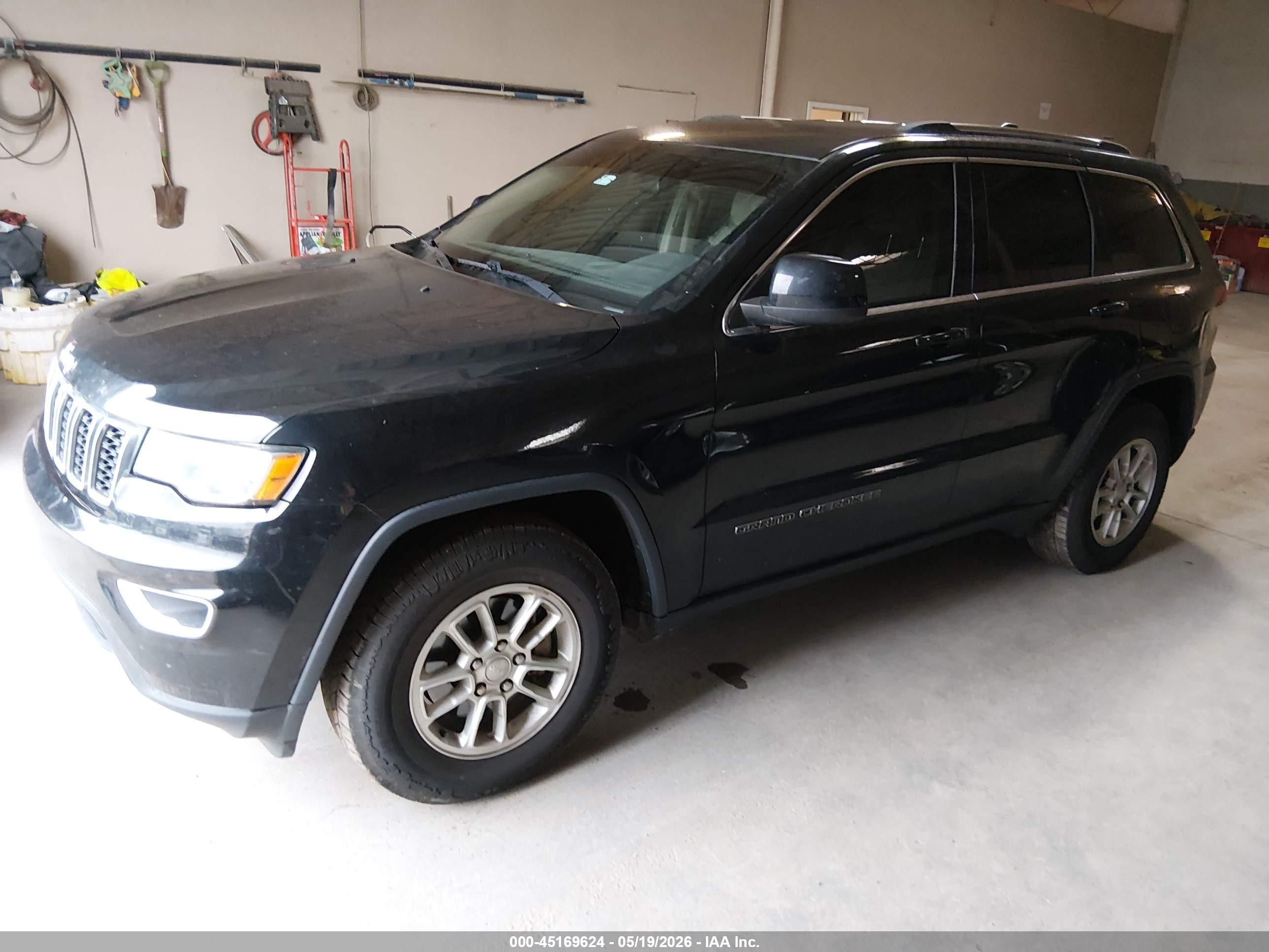2020 Jeep Grand Cherokee Laredo E 4x2 Черный vin: 1C4RJEAG7LC427787