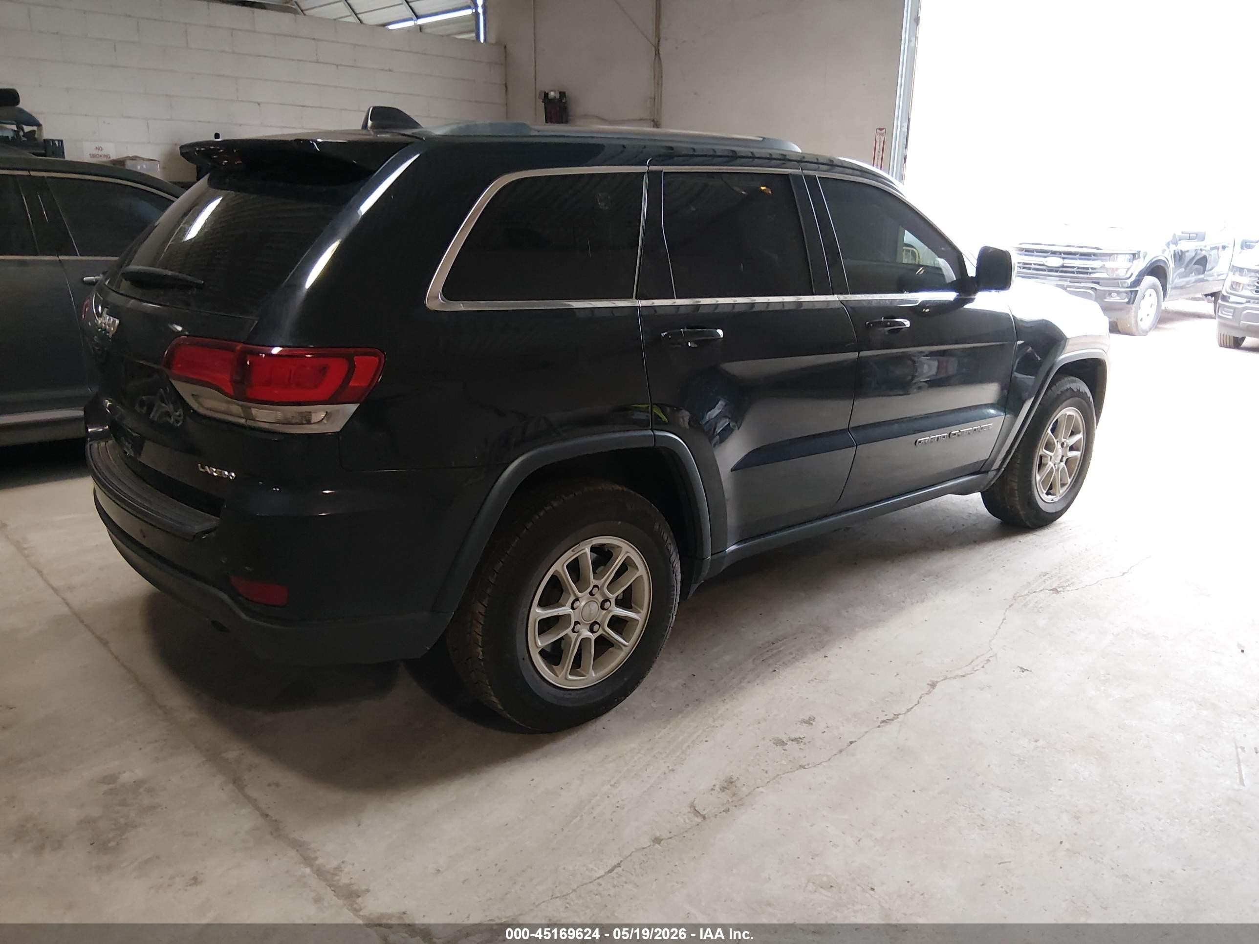 2020 Jeep Grand Cherokee Laredo E 4x2 Черный vin: 1C4RJEAG7LC427787